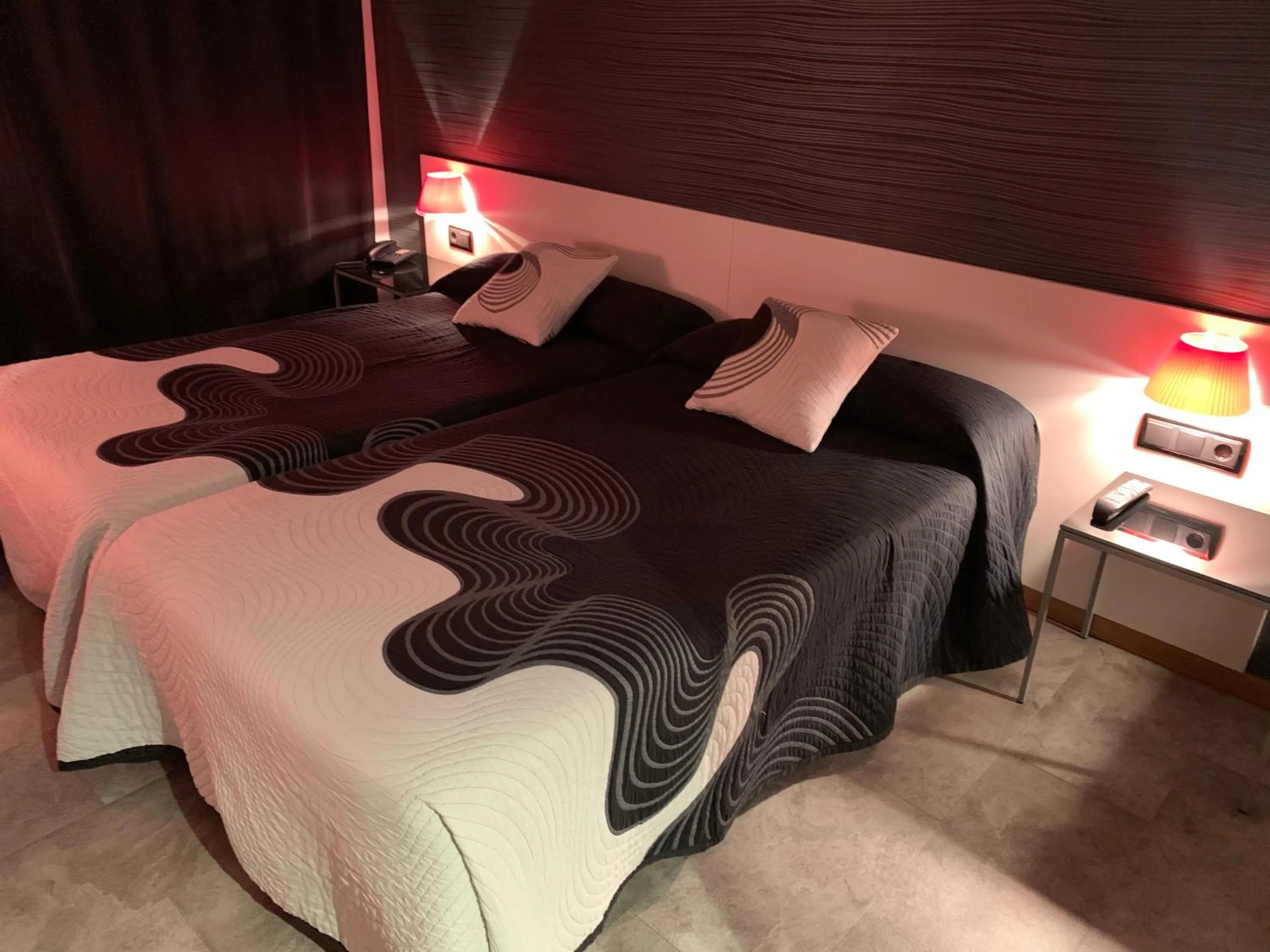 Photo of the whole room, Bed in La Suite Hotel