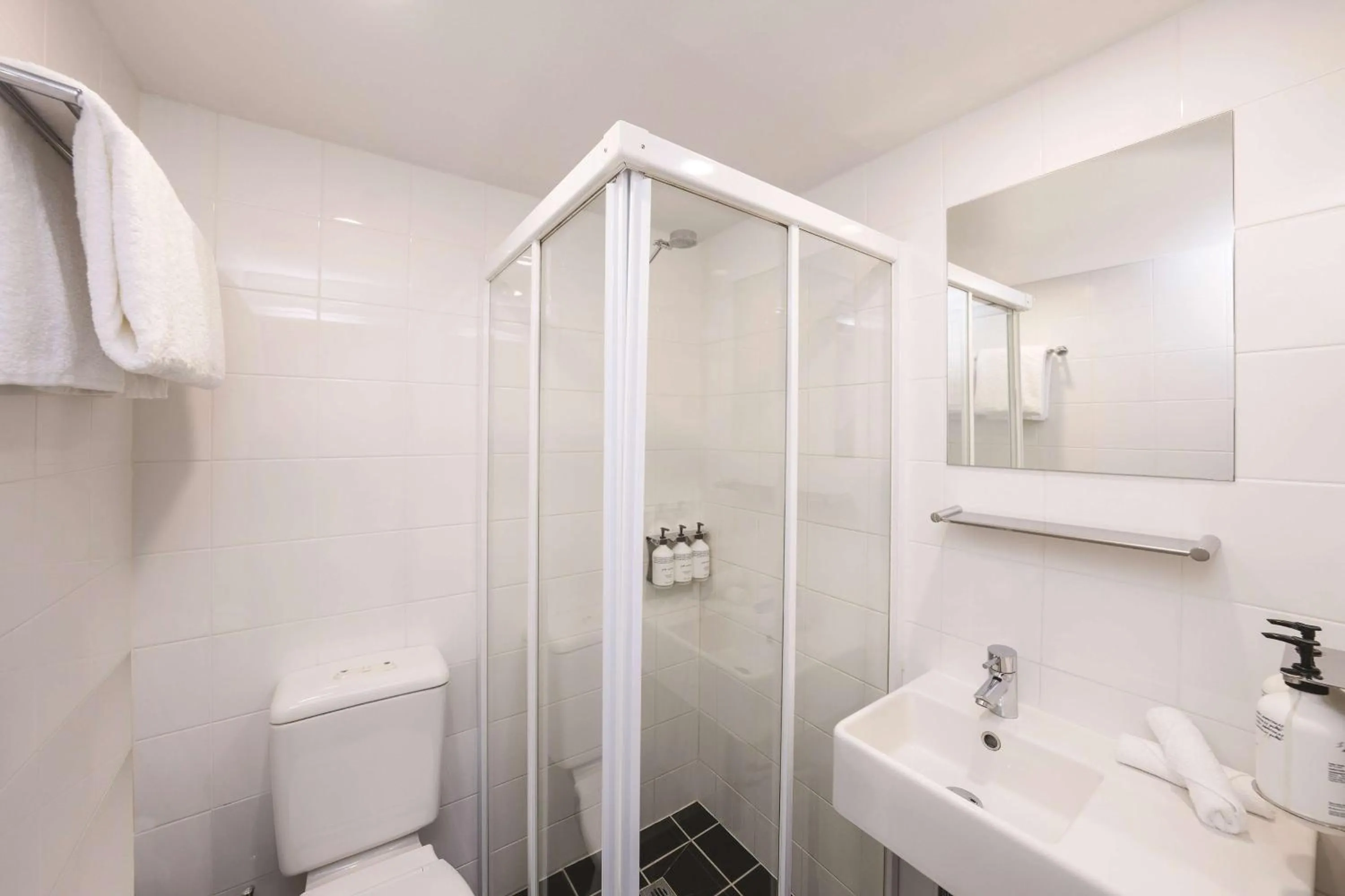 Bathroom in Travelodge Hotel Hobart