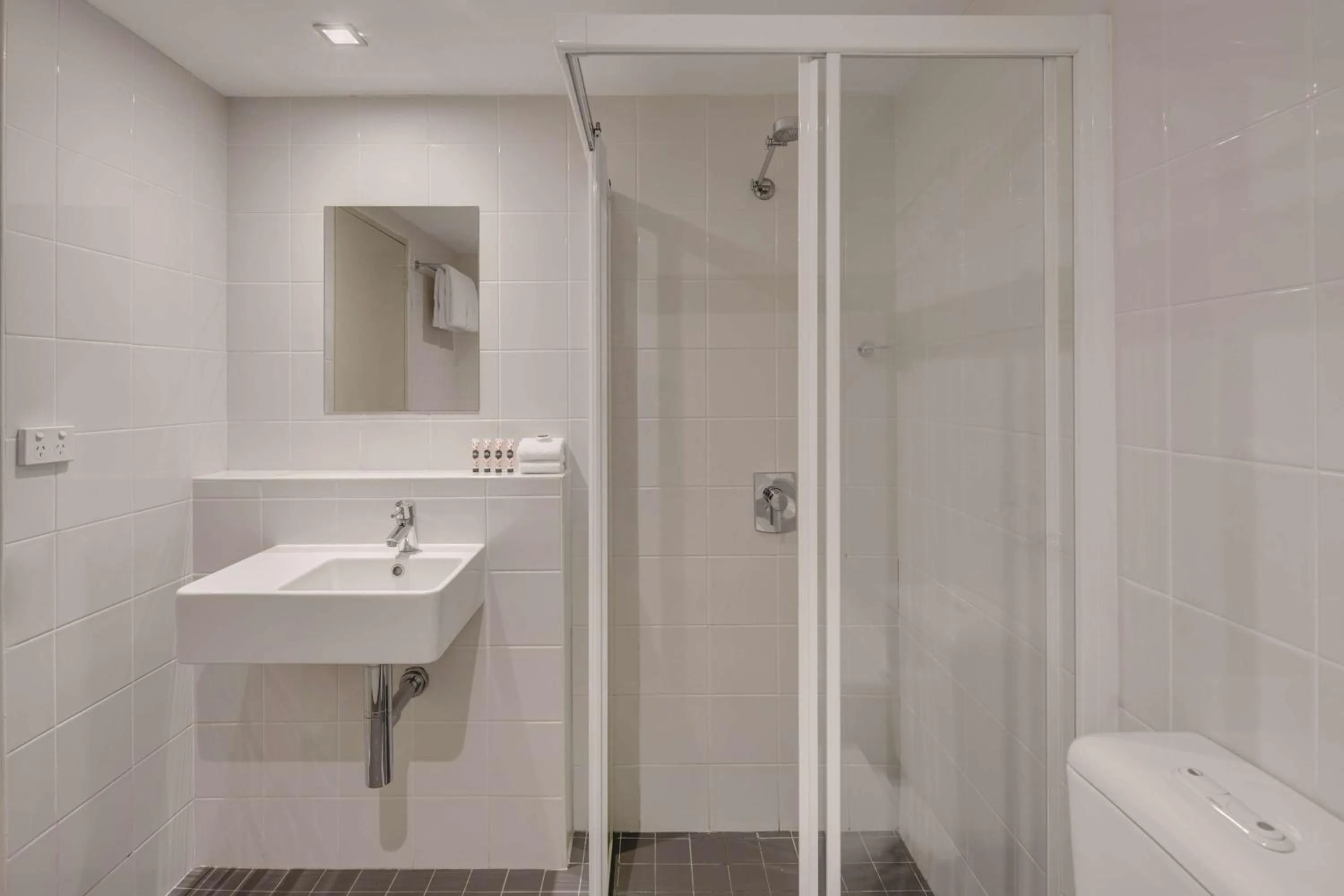 Bathroom in Travelodge Hotel Hobart