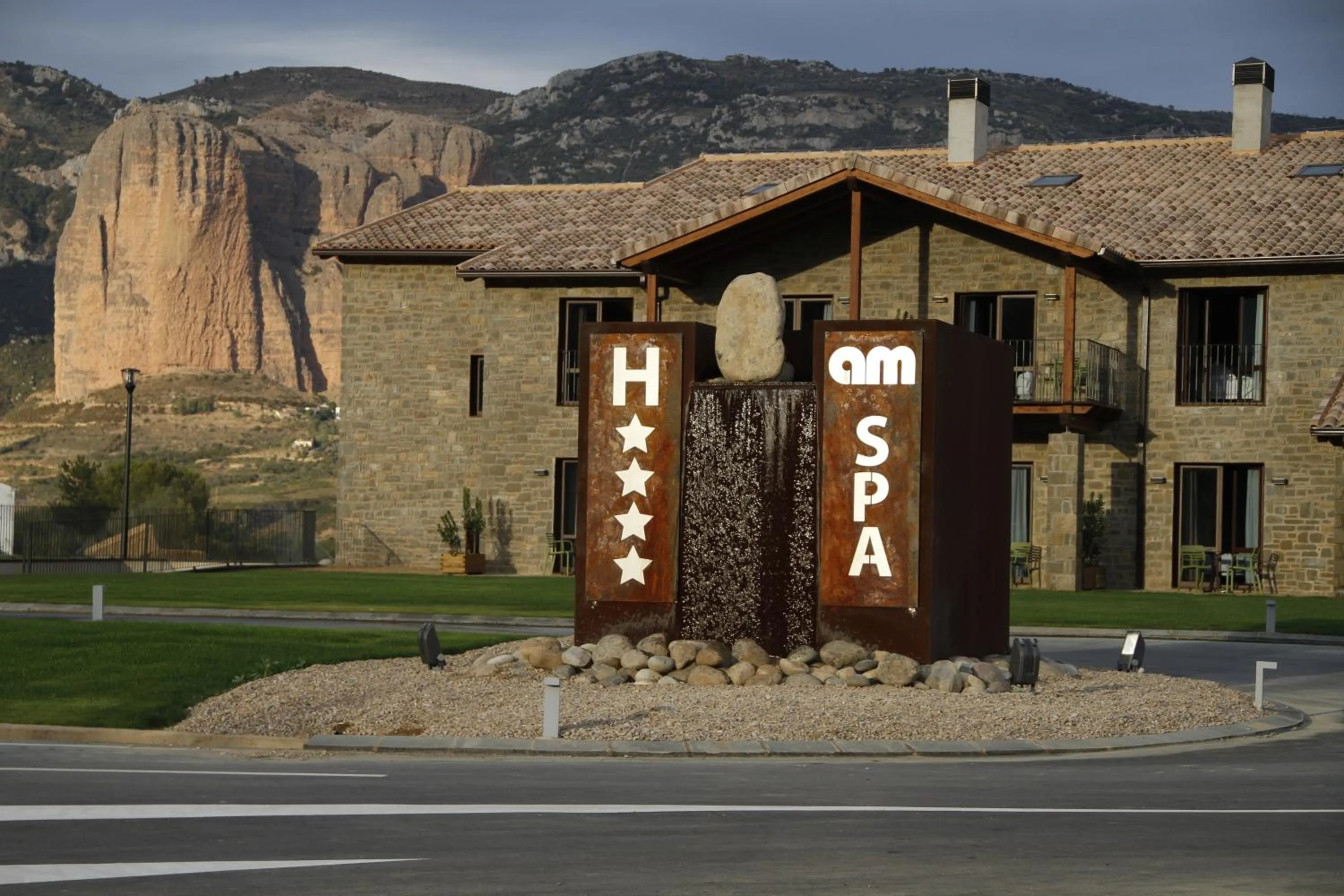 Facade/entrance in Hotel Spa Aguas de los Mallos
