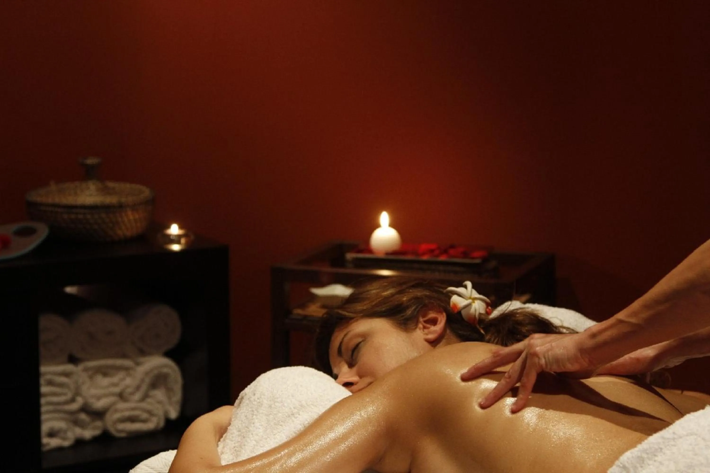 Massage in Hotel Spa Aguas de los Mallos