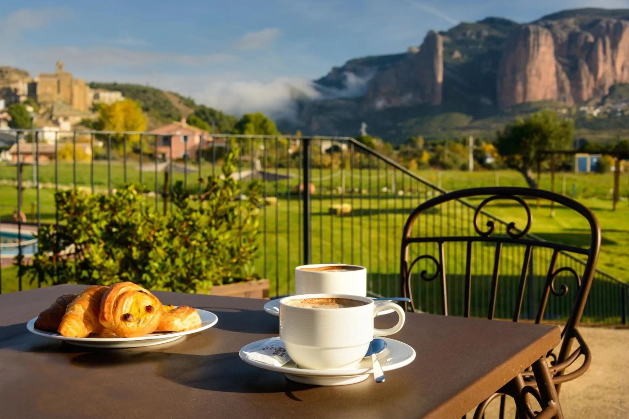Balcony/Terrace in Hotel Spa Aguas de los Mallos