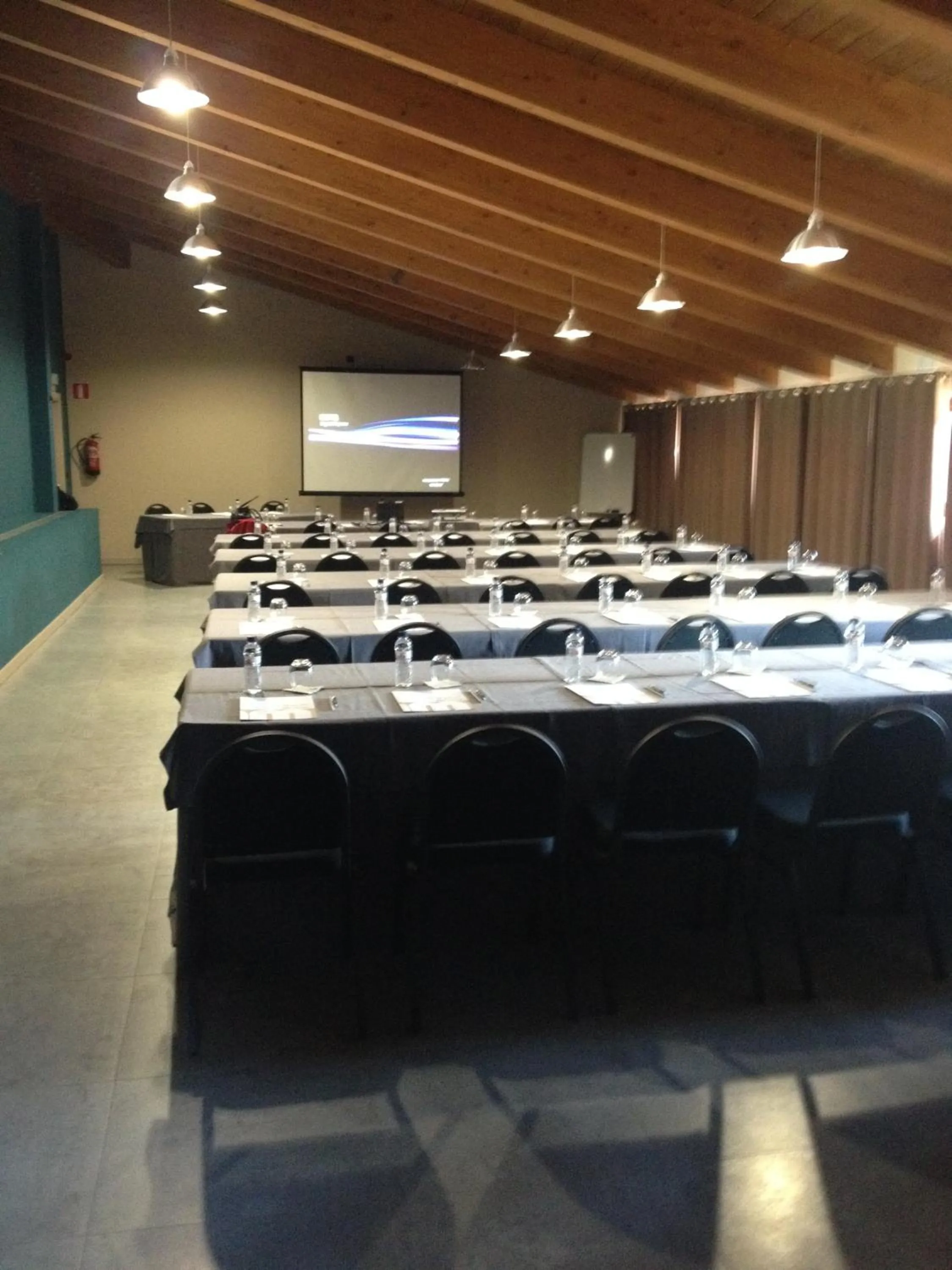 Meeting/conference room in Hotel Spa Aguas de los Mallos