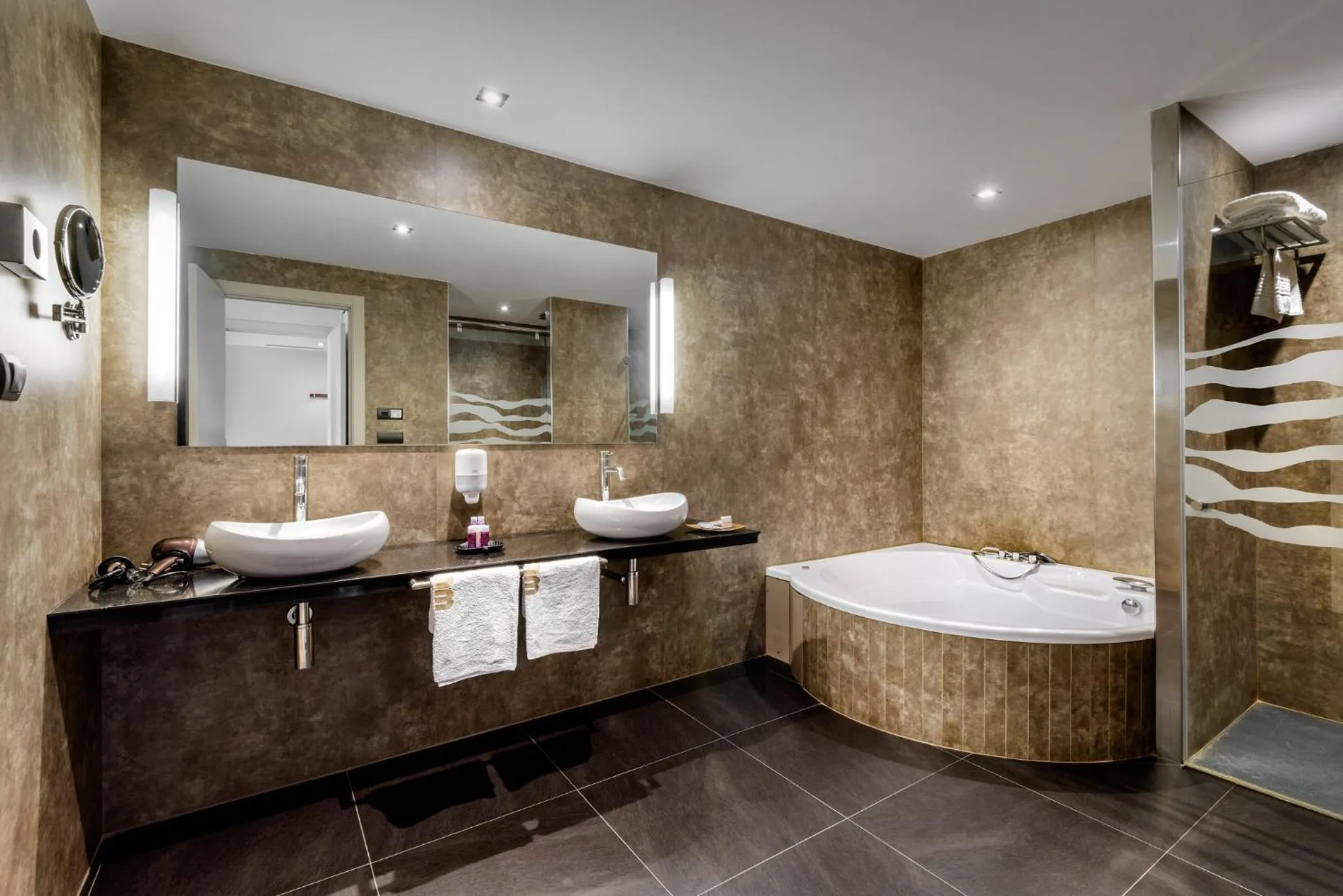 Bathroom in Hotel Spa Aguas de los Mallos