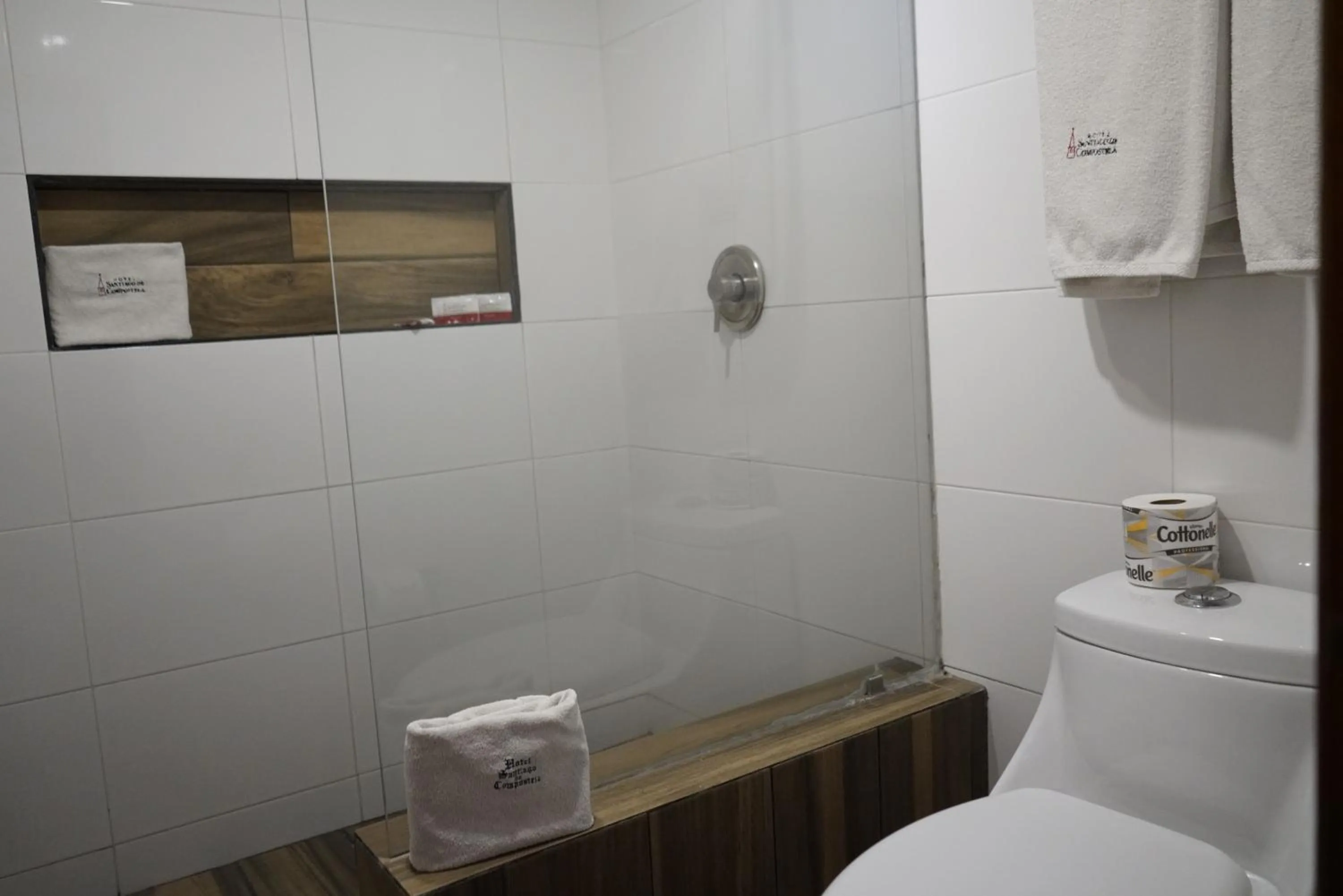 Shower in Hotel Santiago De Compostela - Guadalajara Centro Historico