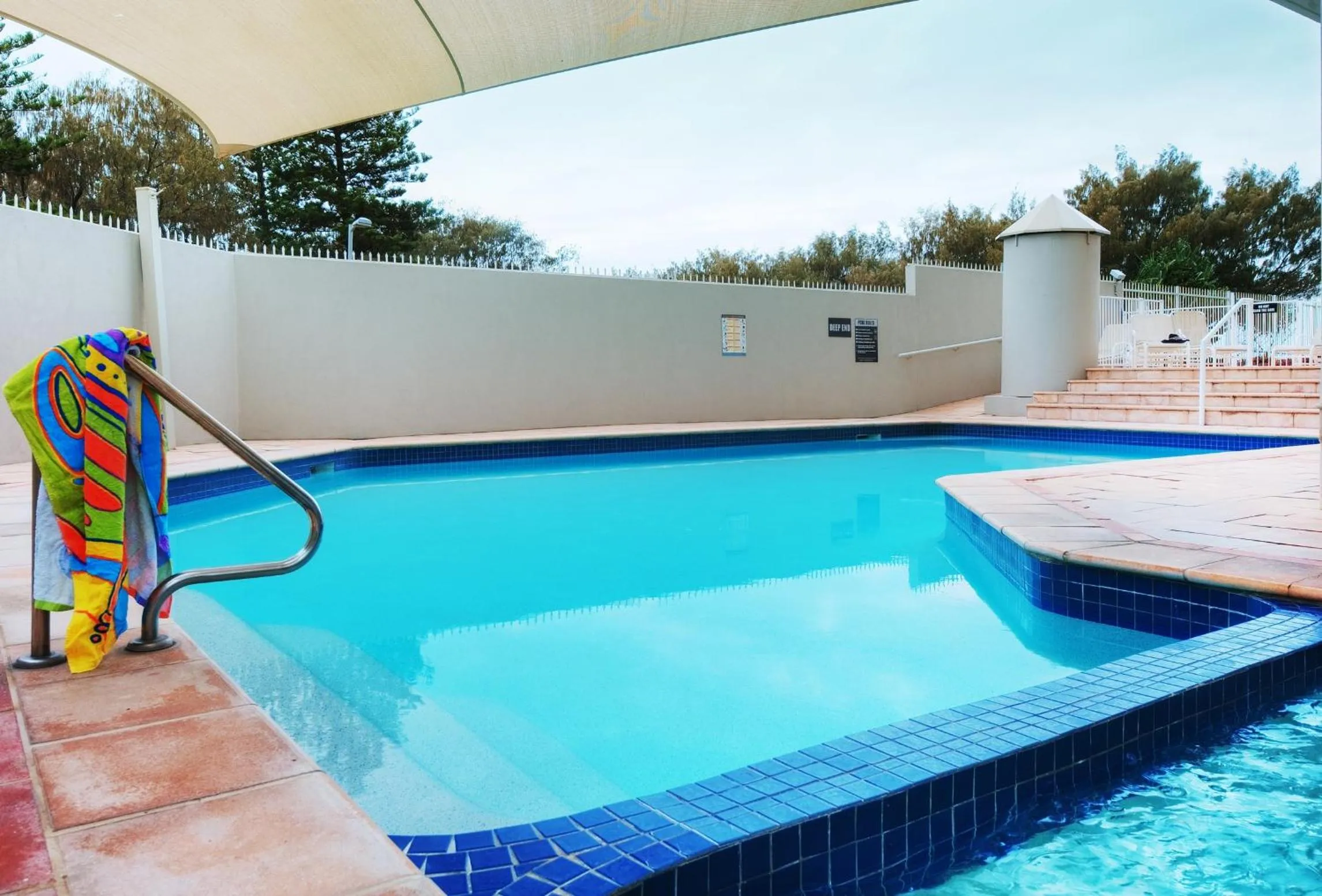 Swimming pool in Golden Sands on the Beach - Absolute Beachfront Apartments