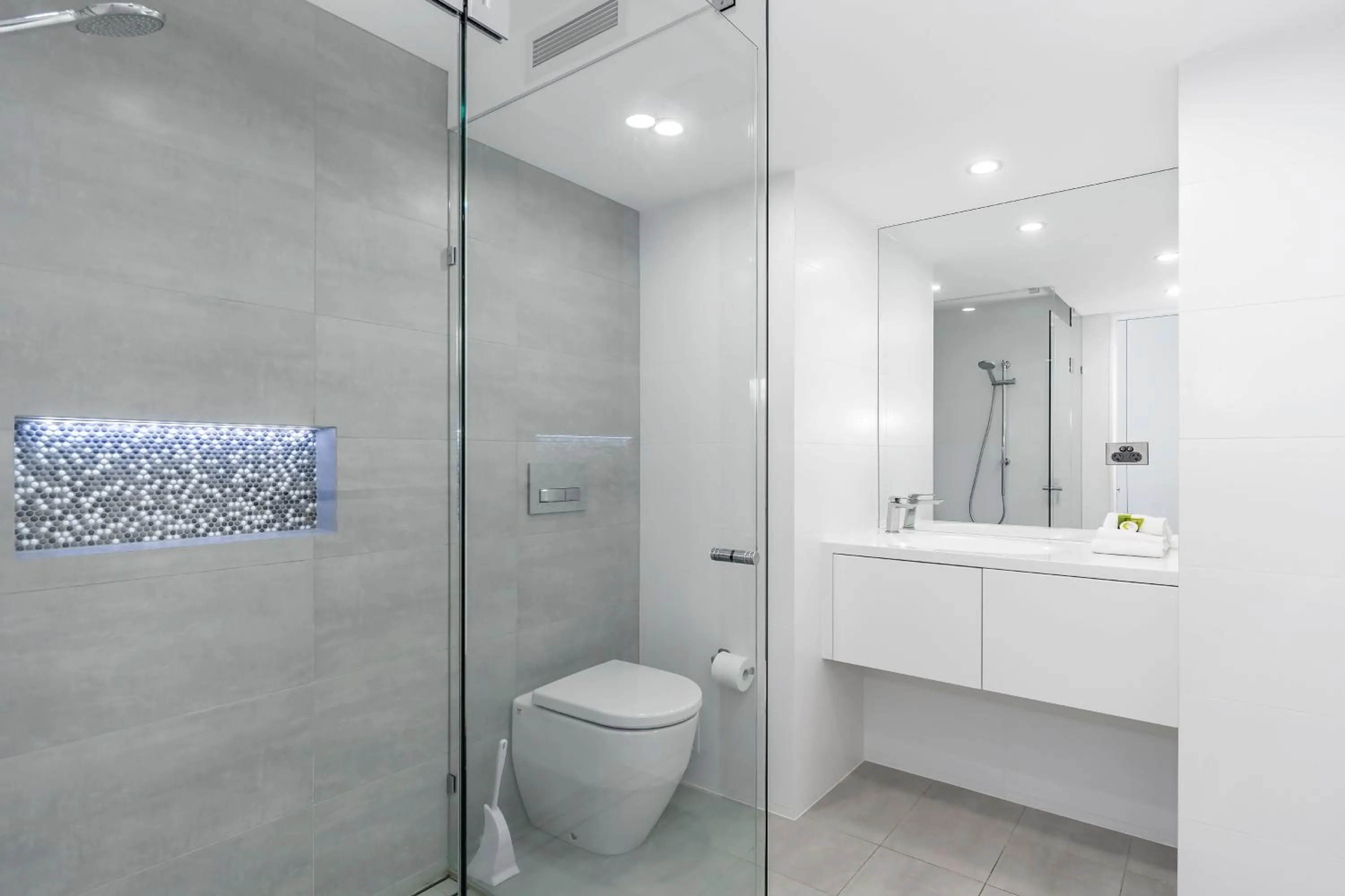 Bathroom in Golden Sands on the Beach - Absolute Beachfront Apartments