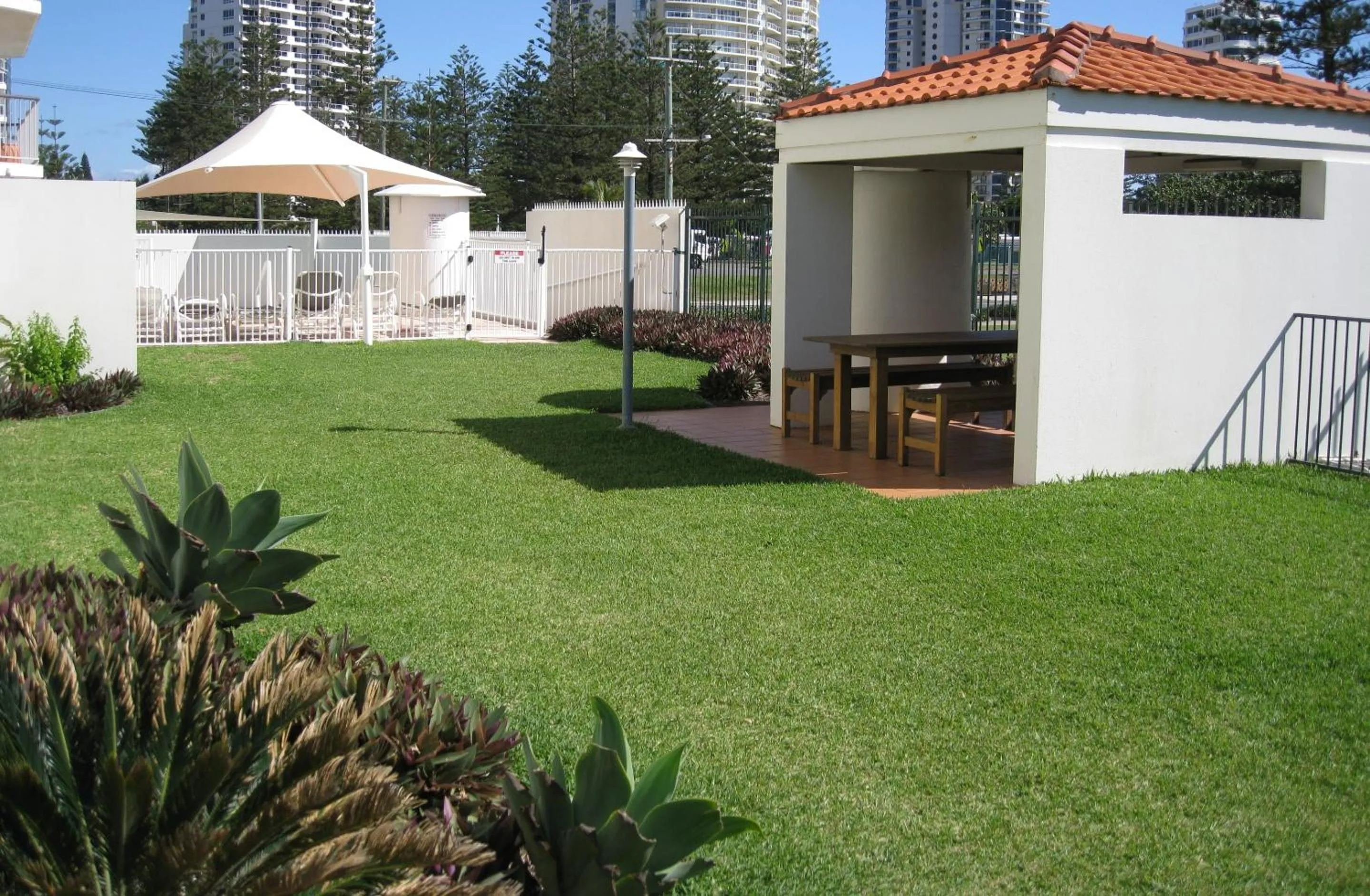 Garden in Golden Sands on the Beach - Absolute Beachfront Apartments