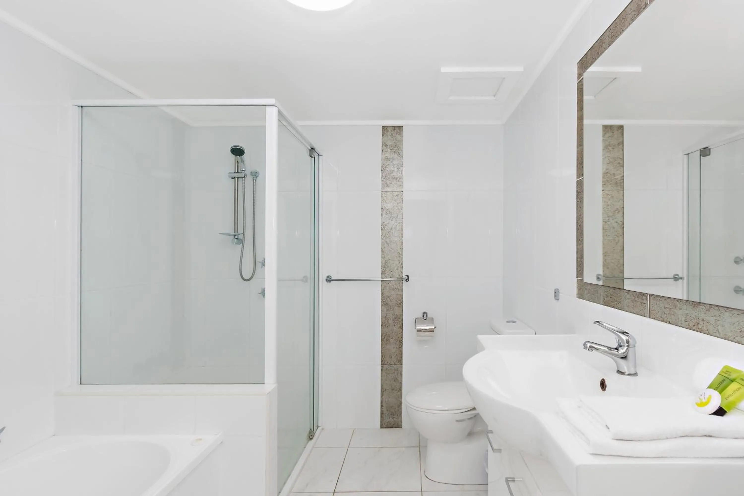Bathroom in Golden Sands on the Beach - Absolute Beachfront Apartments