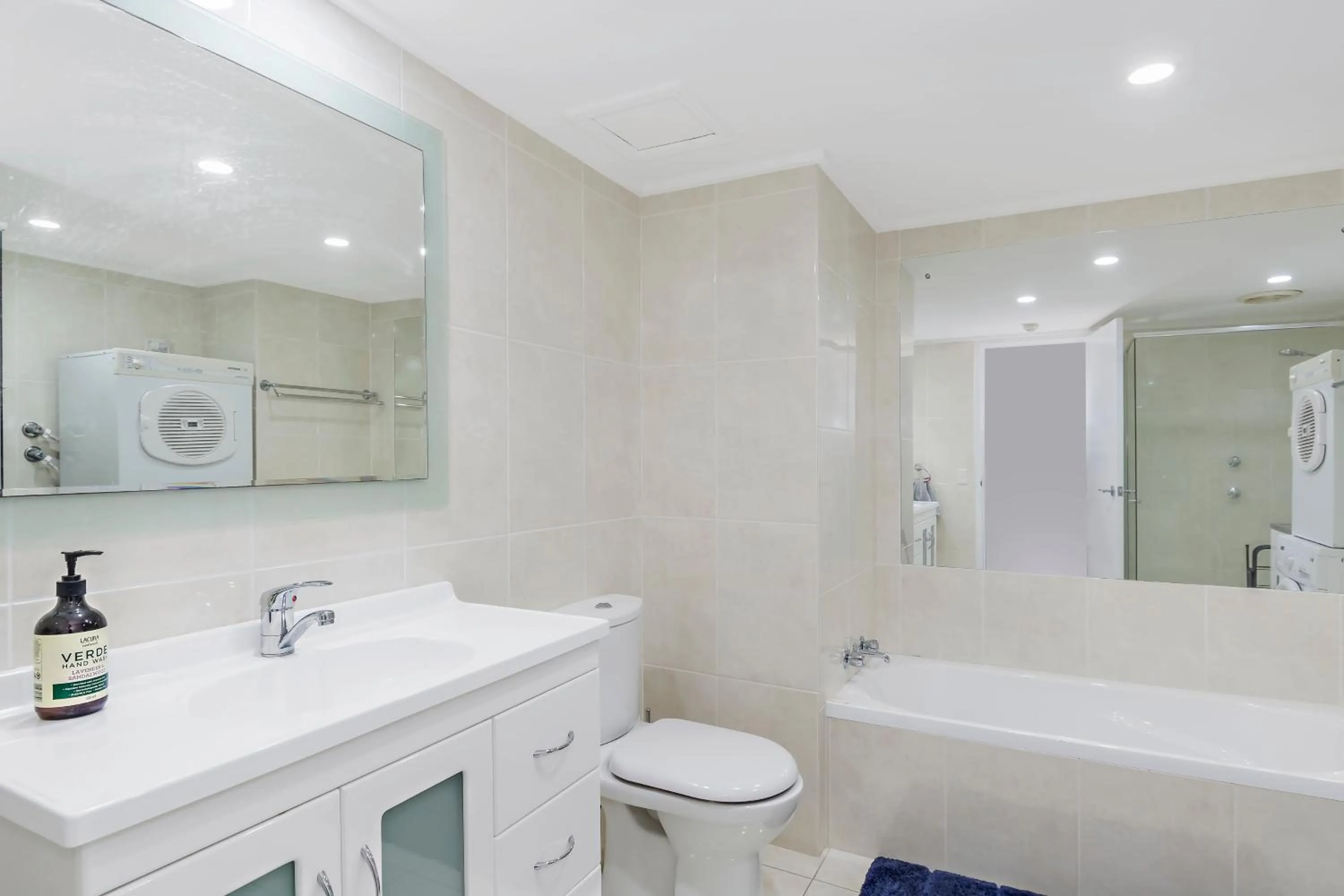 Bathroom in Golden Sands on the Beach - Absolute Beachfront Apartments