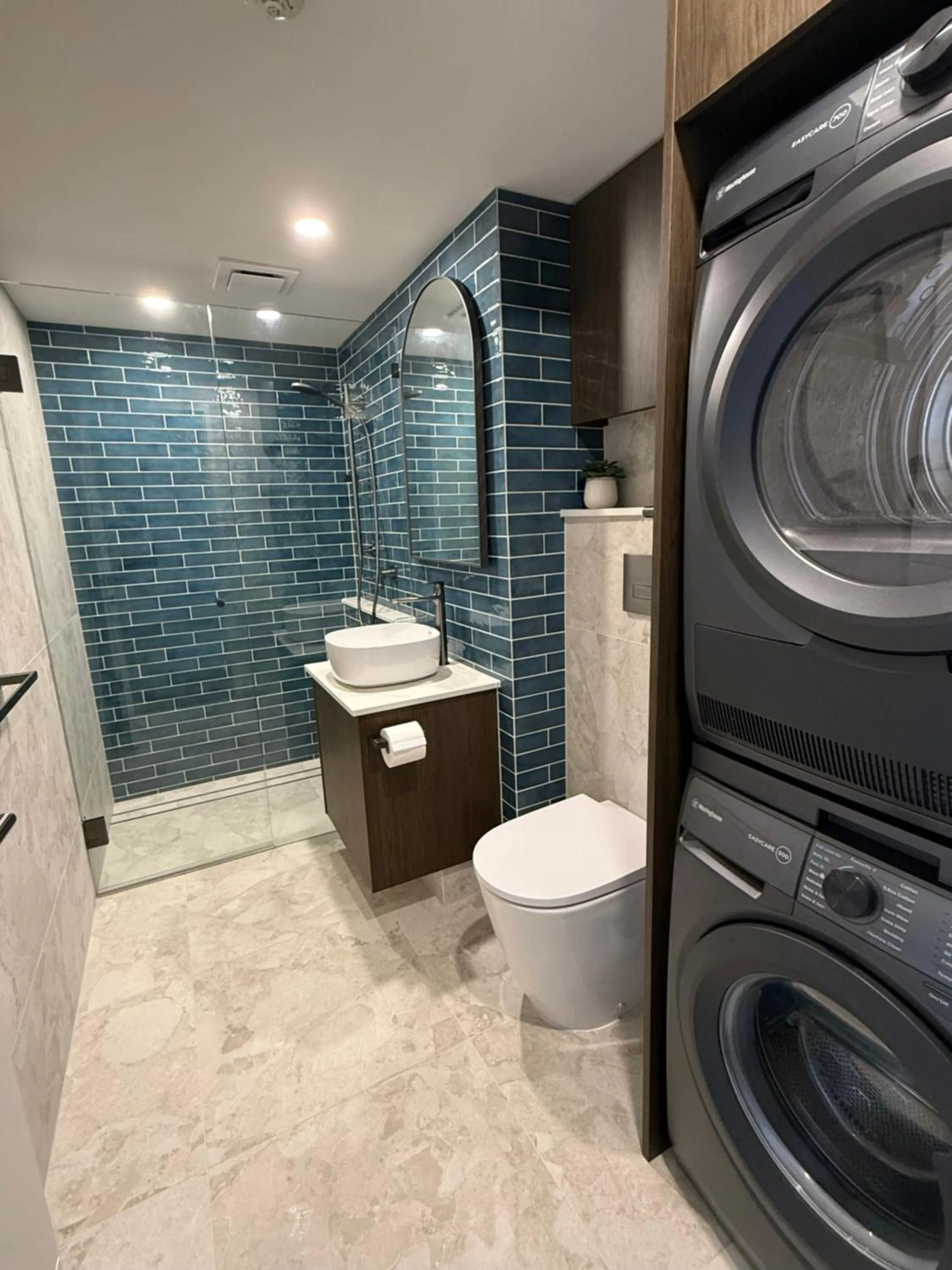 Bathroom in Golden Sands on the Beach - Absolute Beachfront Apartments