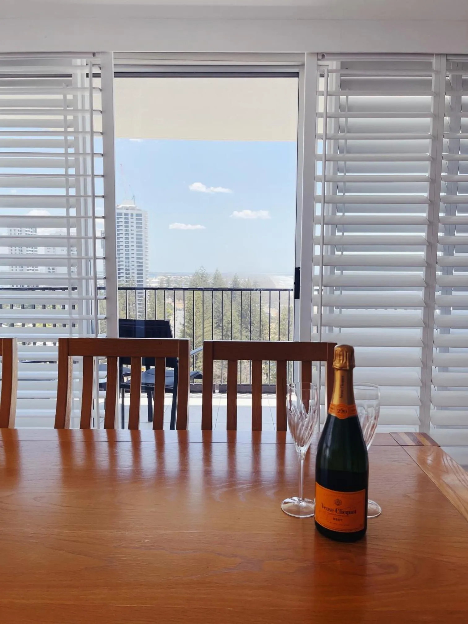 Dining area in Golden Sands on the Beach - Absolute Beachfront Apartments