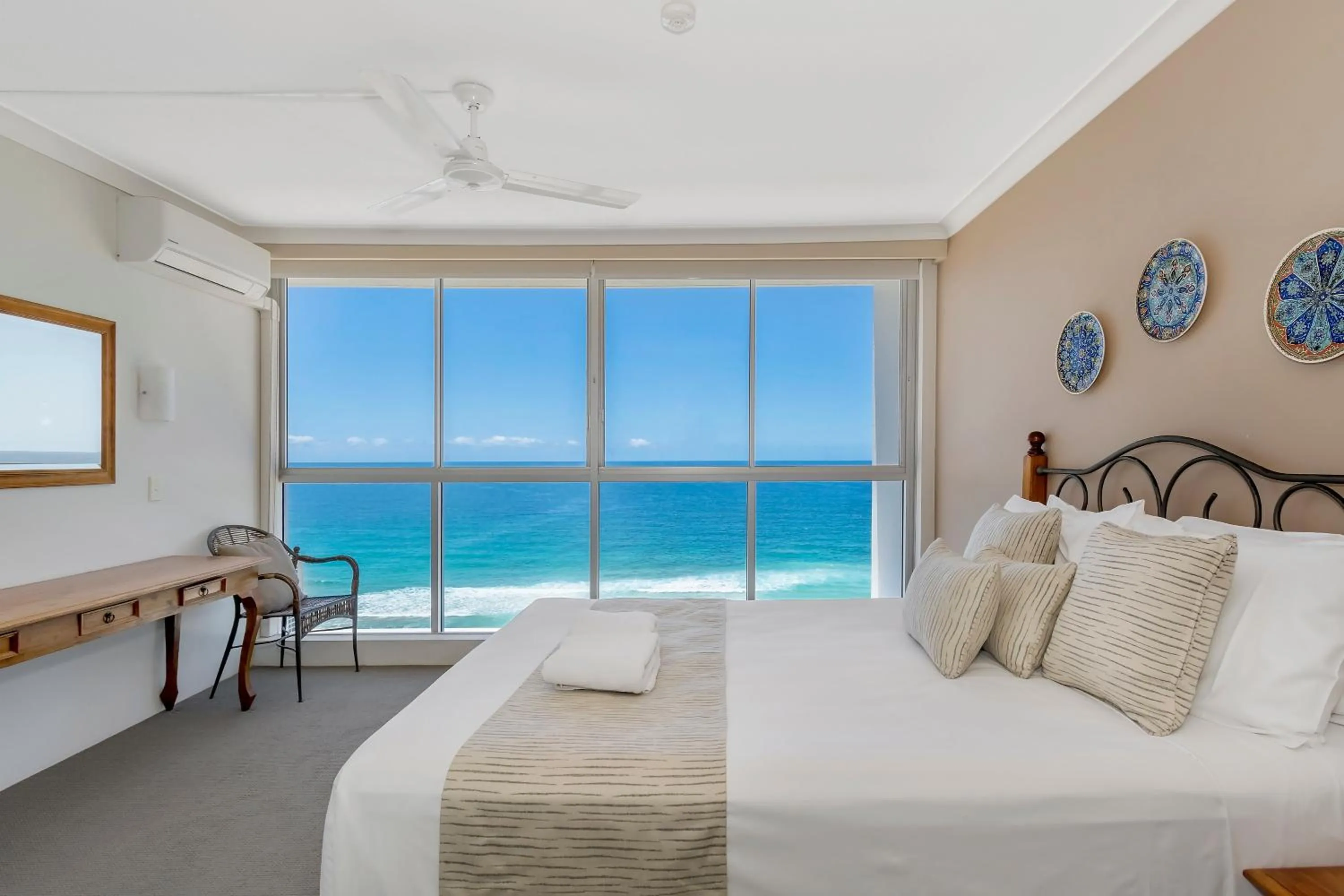 Bedroom, Bed in Golden Sands on the Beach - Absolute Beachfront Apartments