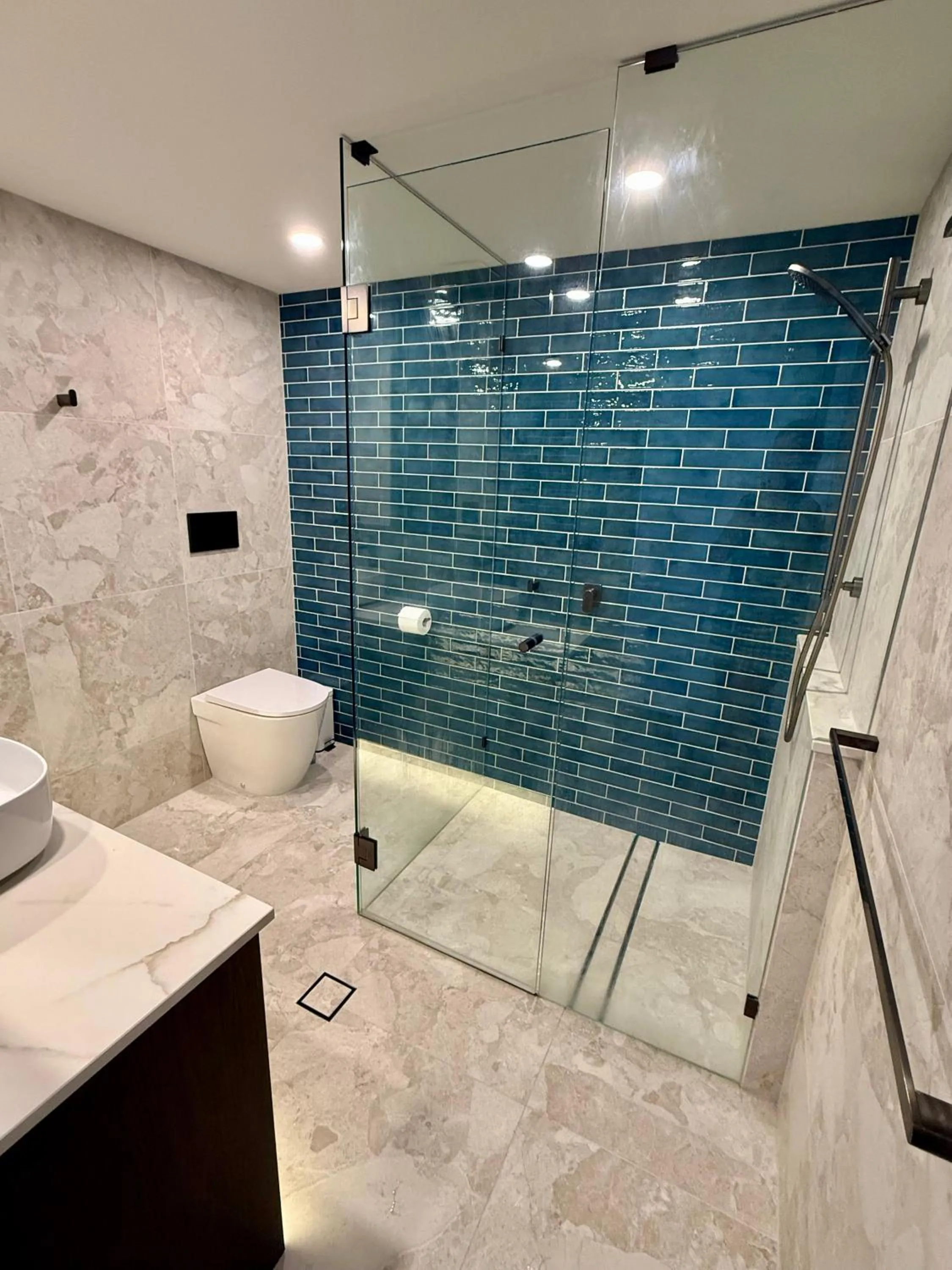 Bathroom in Golden Sands on the Beach - Absolute Beachfront Apartments