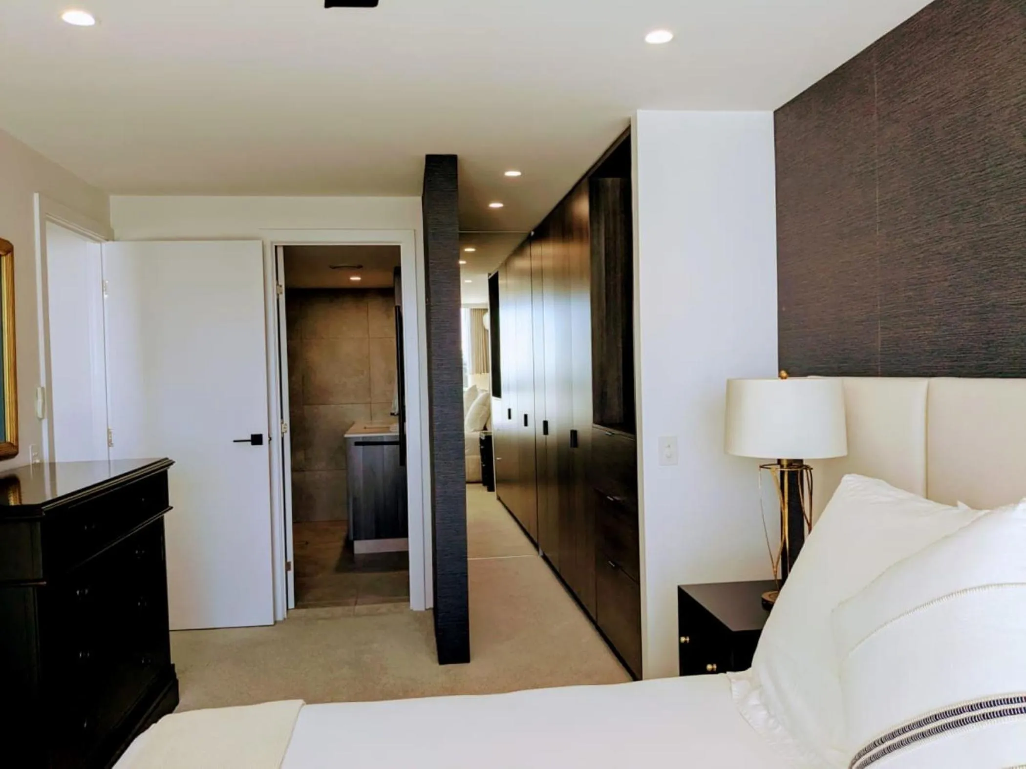 Bed in Golden Sands on the Beach - Absolute Beachfront Apartments