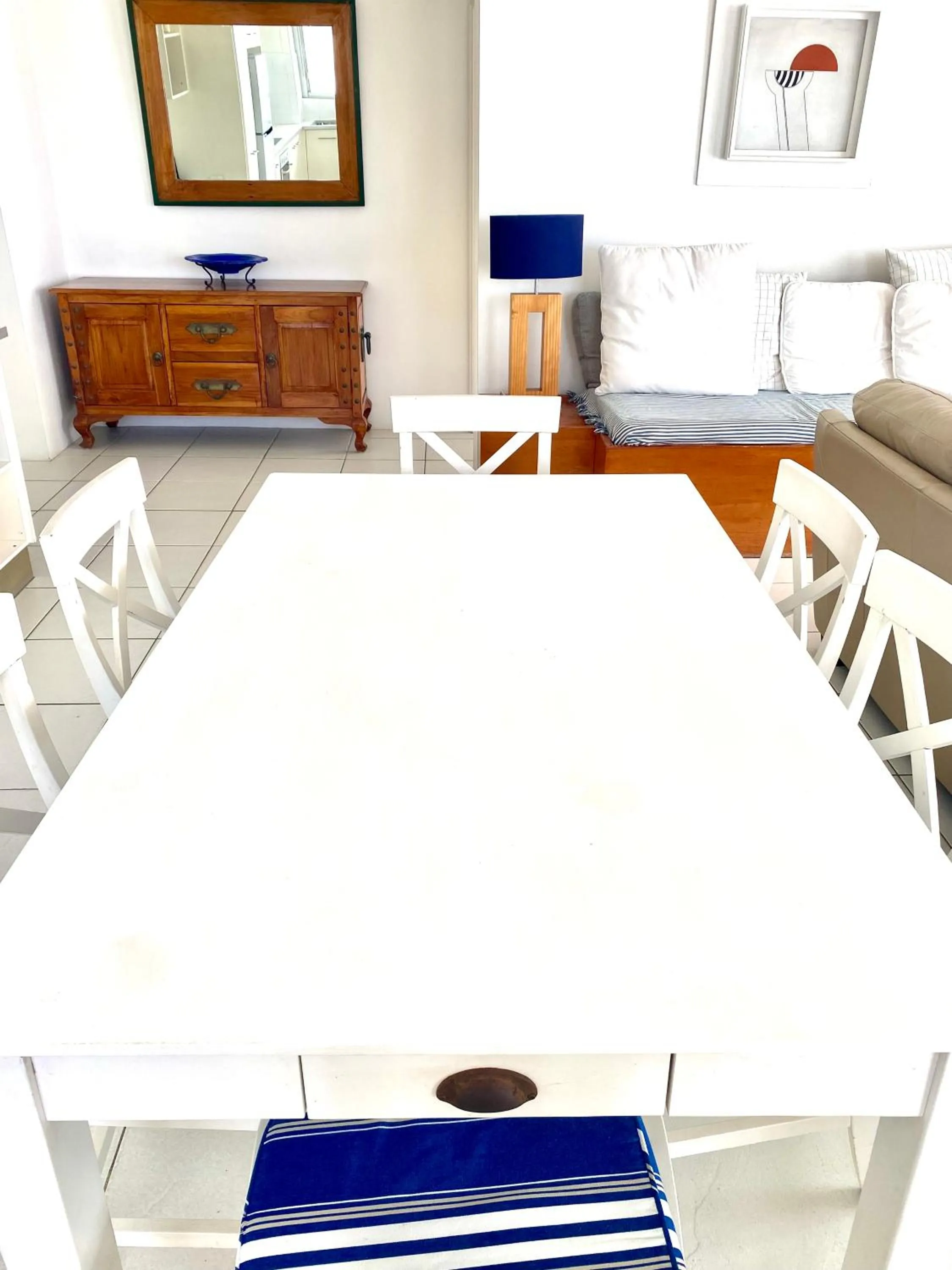 Dining area in Golden Sands on the Beach - Absolute Beachfront Apartments