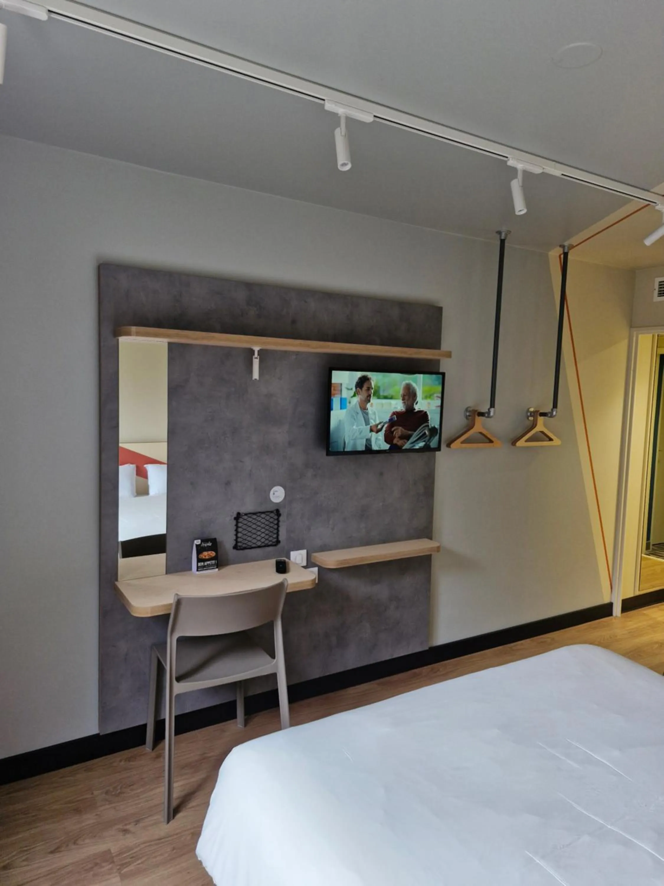 TV and multimedia, Bed in ibis budget Saint Dié des Vosges