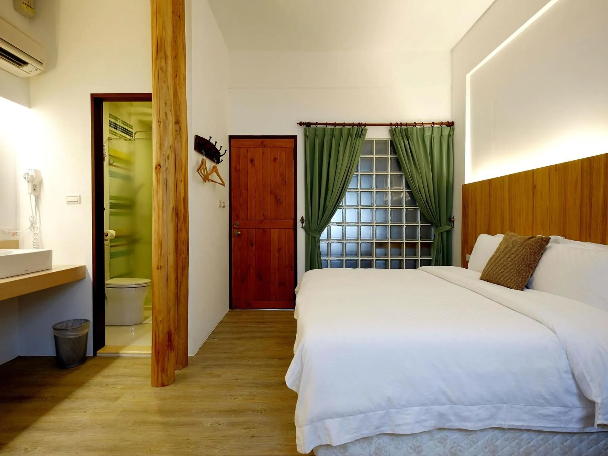 Bathroom, Bed in Shire Homestay