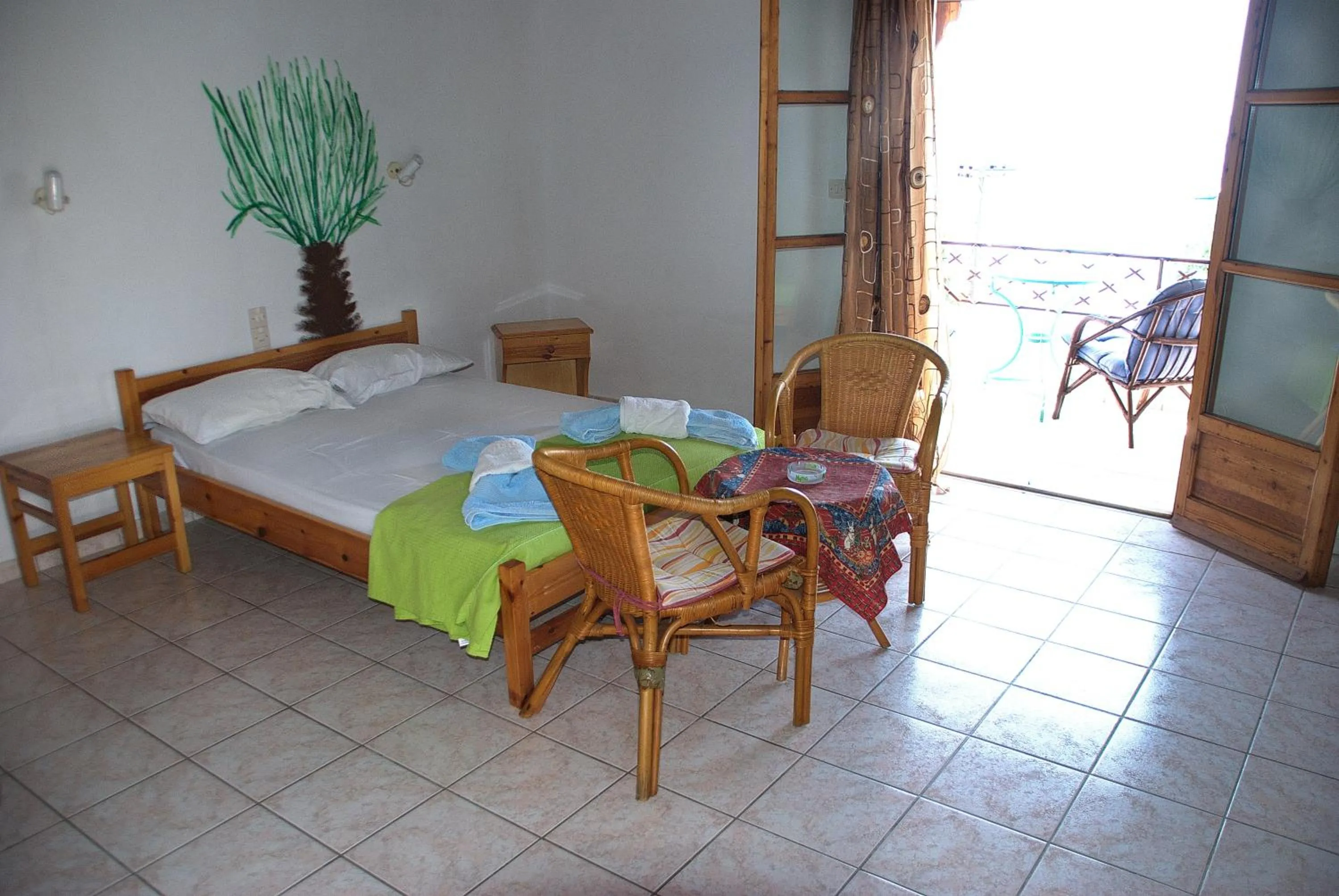 Seating area, Bed in Azalea