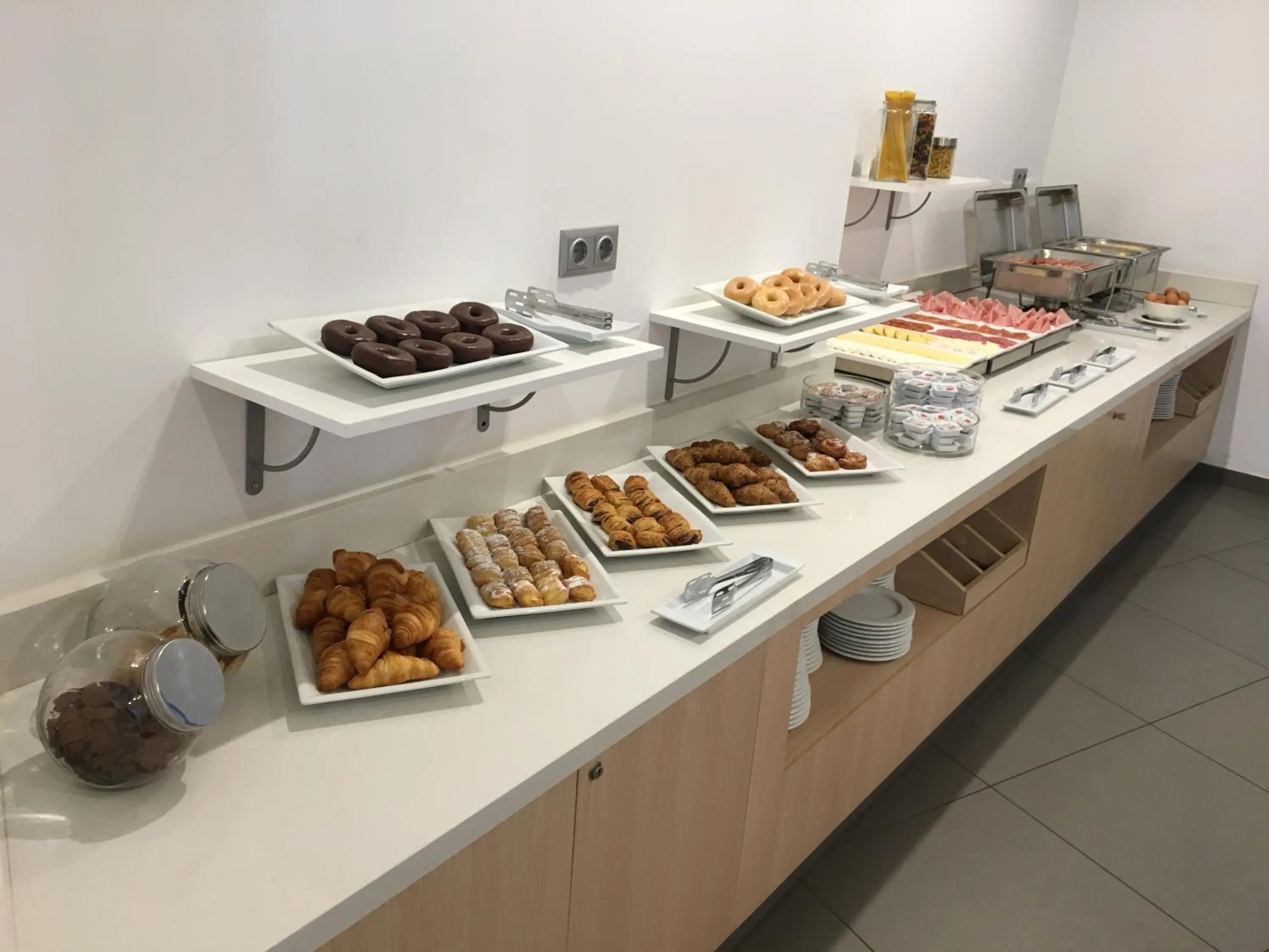 Buffet breakfast in Hotel Sercotel Plana Parc