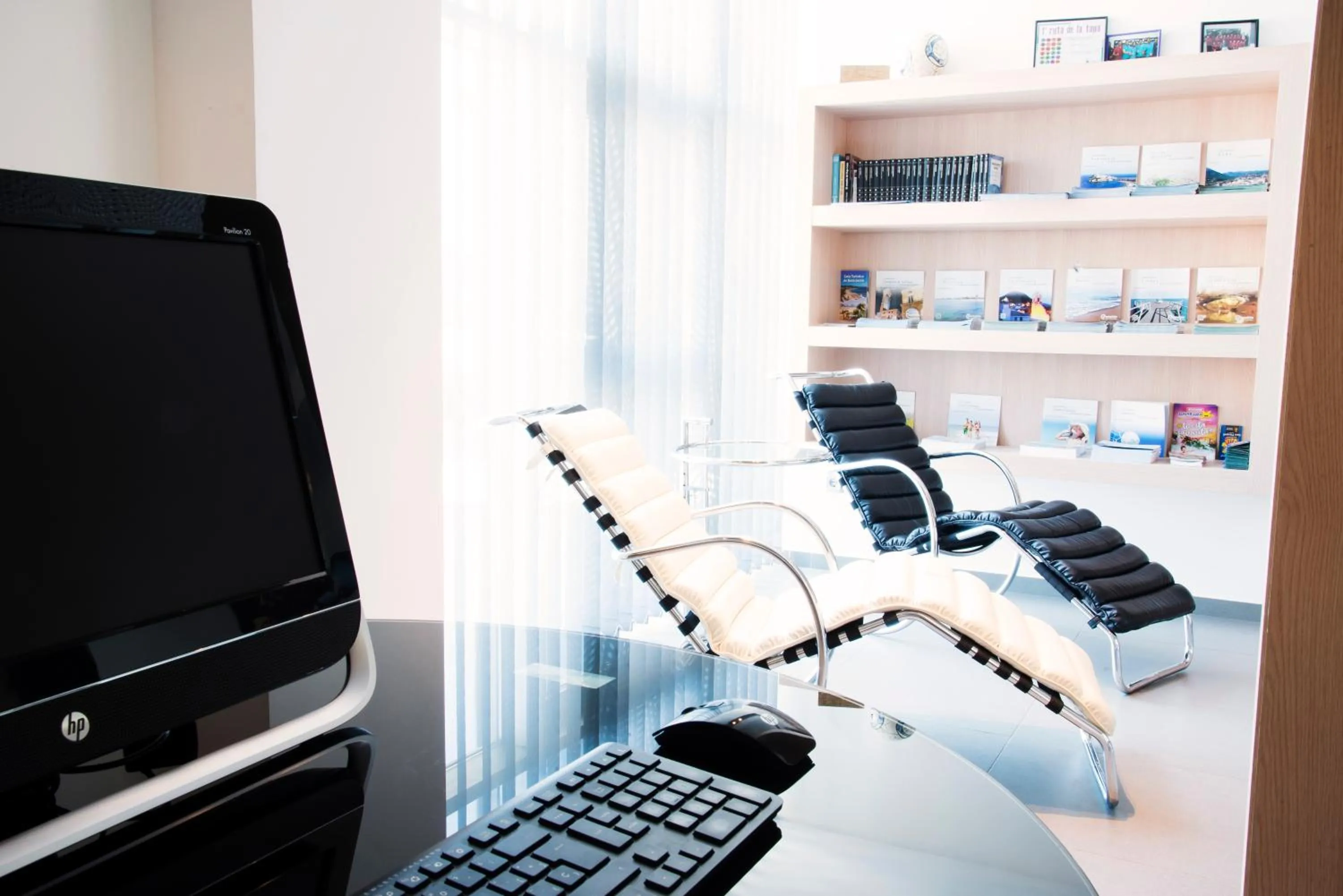 Communal lounge/ TV room in Hotel Sercotel Plana Parc