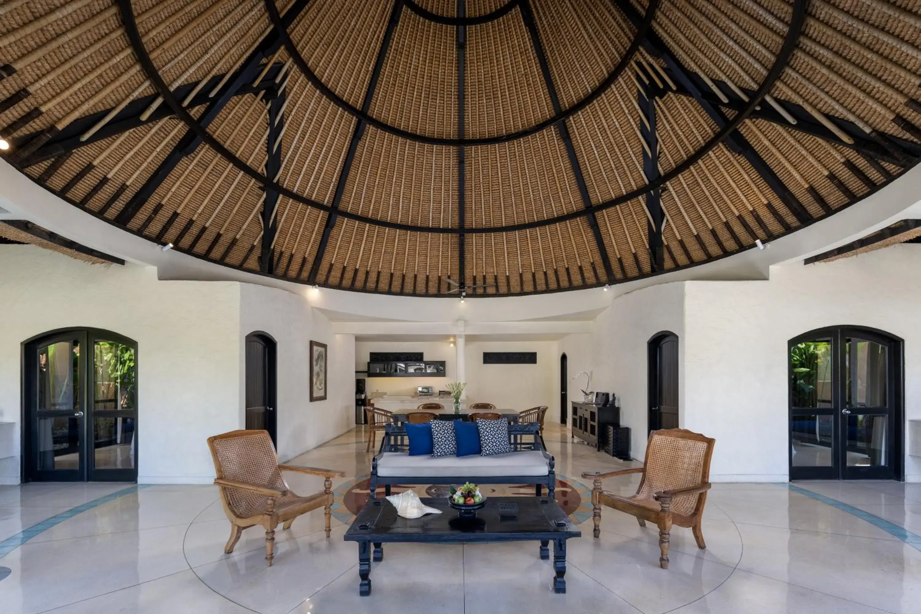 Three-Bedroom Villa with Private Pool and Bathtub in Impiana Private Villas Seminyak Three-Bedroom Villa with Private Pool and Bathtub in Impiana Private Villas Seminyak