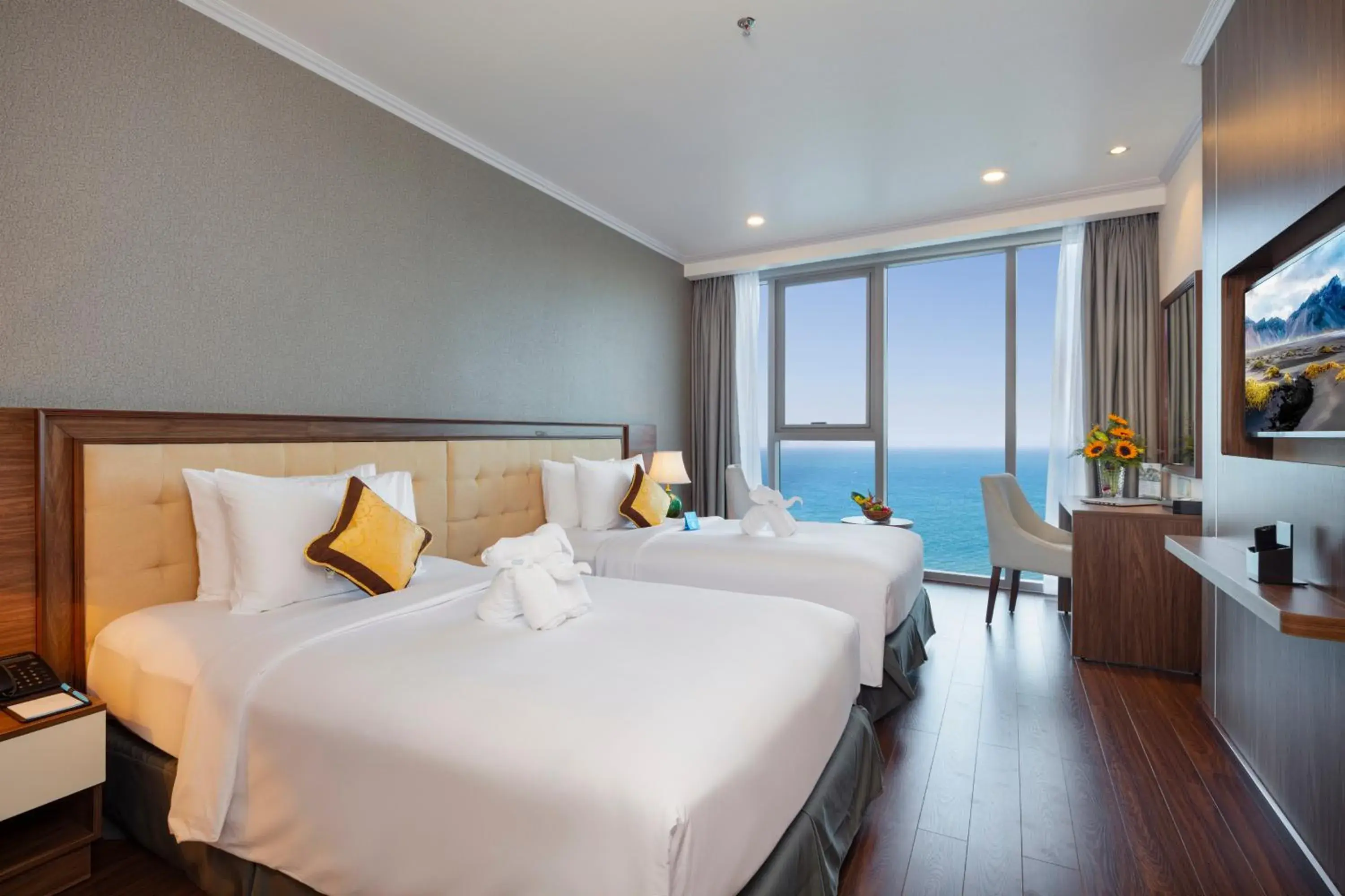 Deluxe Twin Room with Sea View in Nha Trang Horizon Hotel Deluxe Twin Room with Sea View in Nha Trang Horizon Hotel