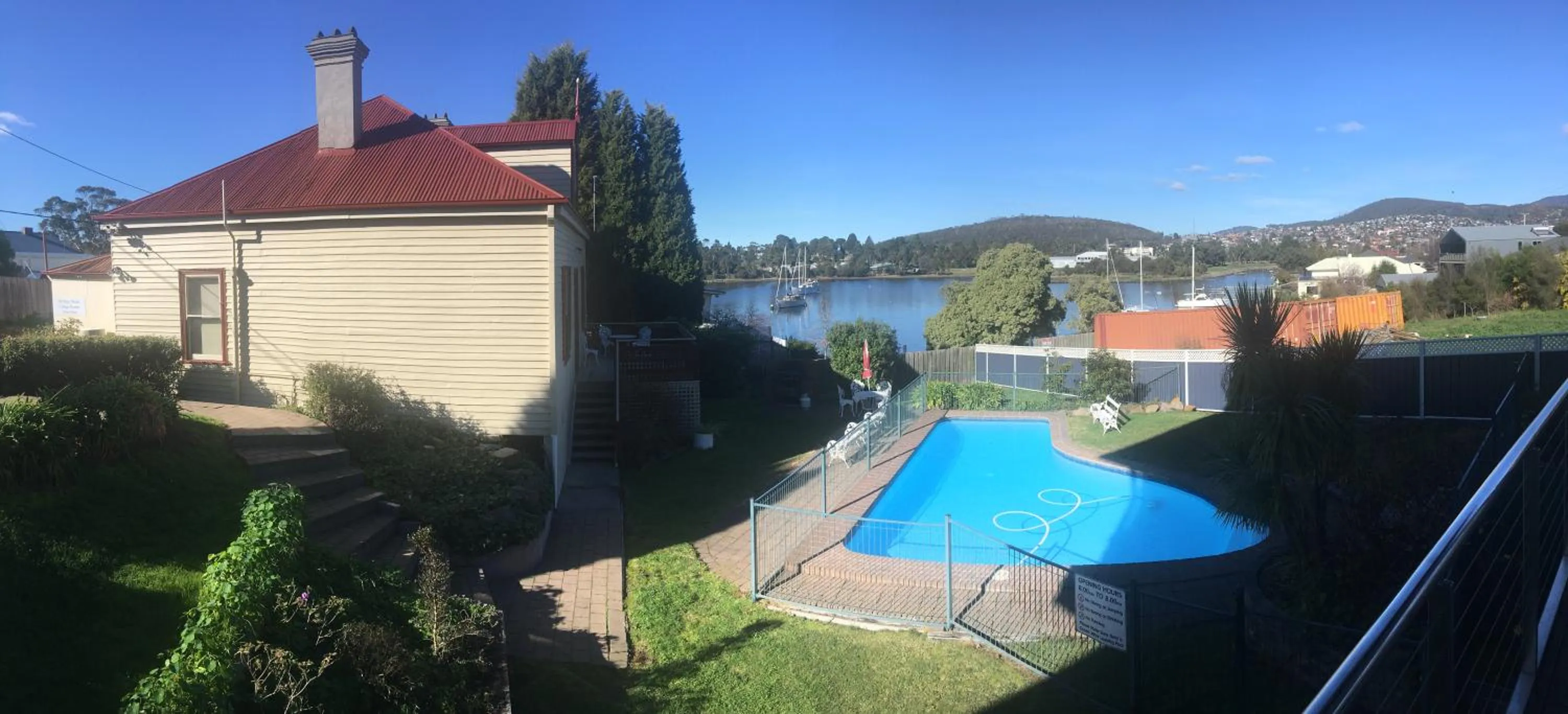Facade/entrance in Waterfront Lodge Motel