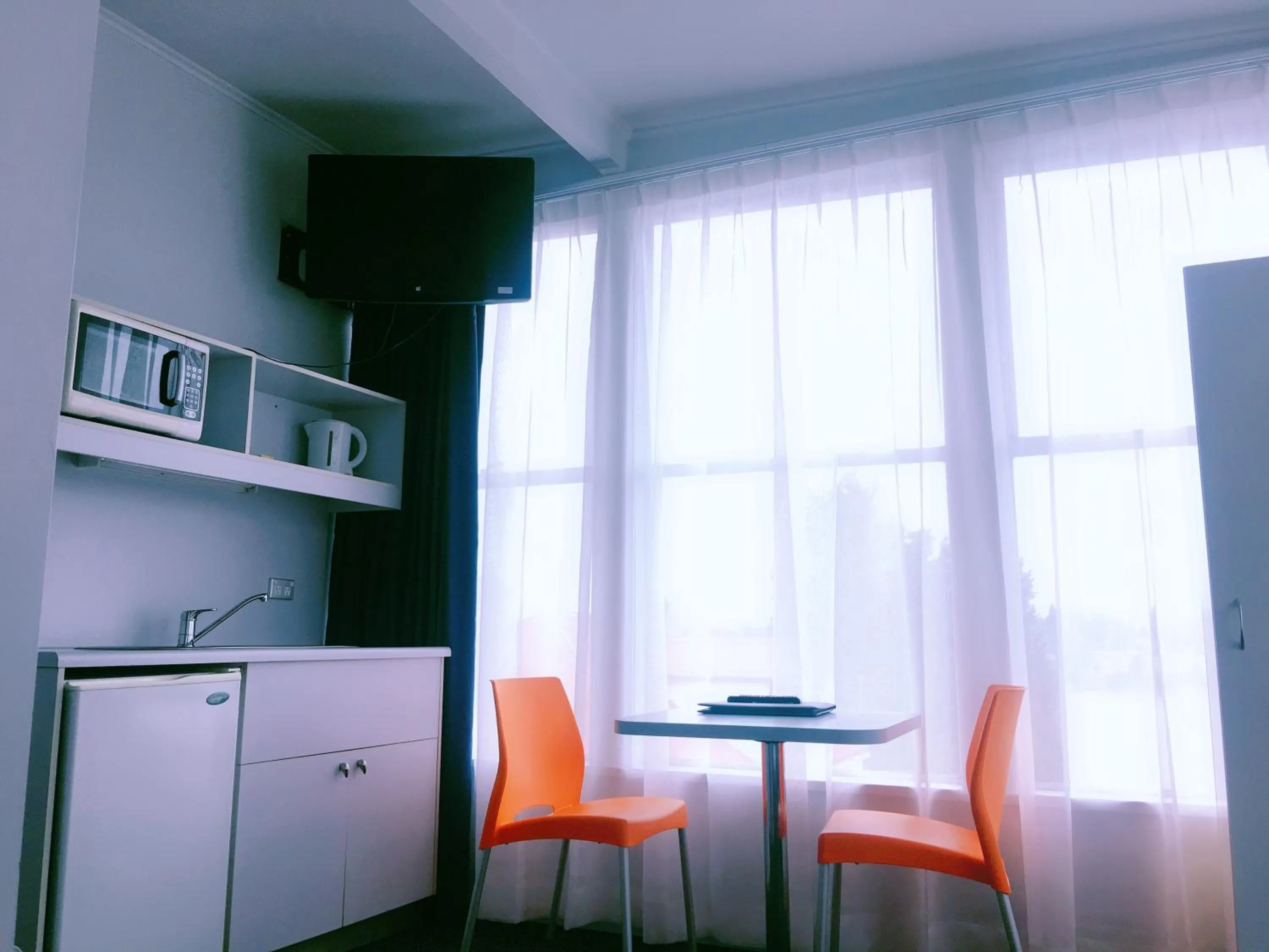 Kitchen or kitchenette in Waterfront Lodge Motel