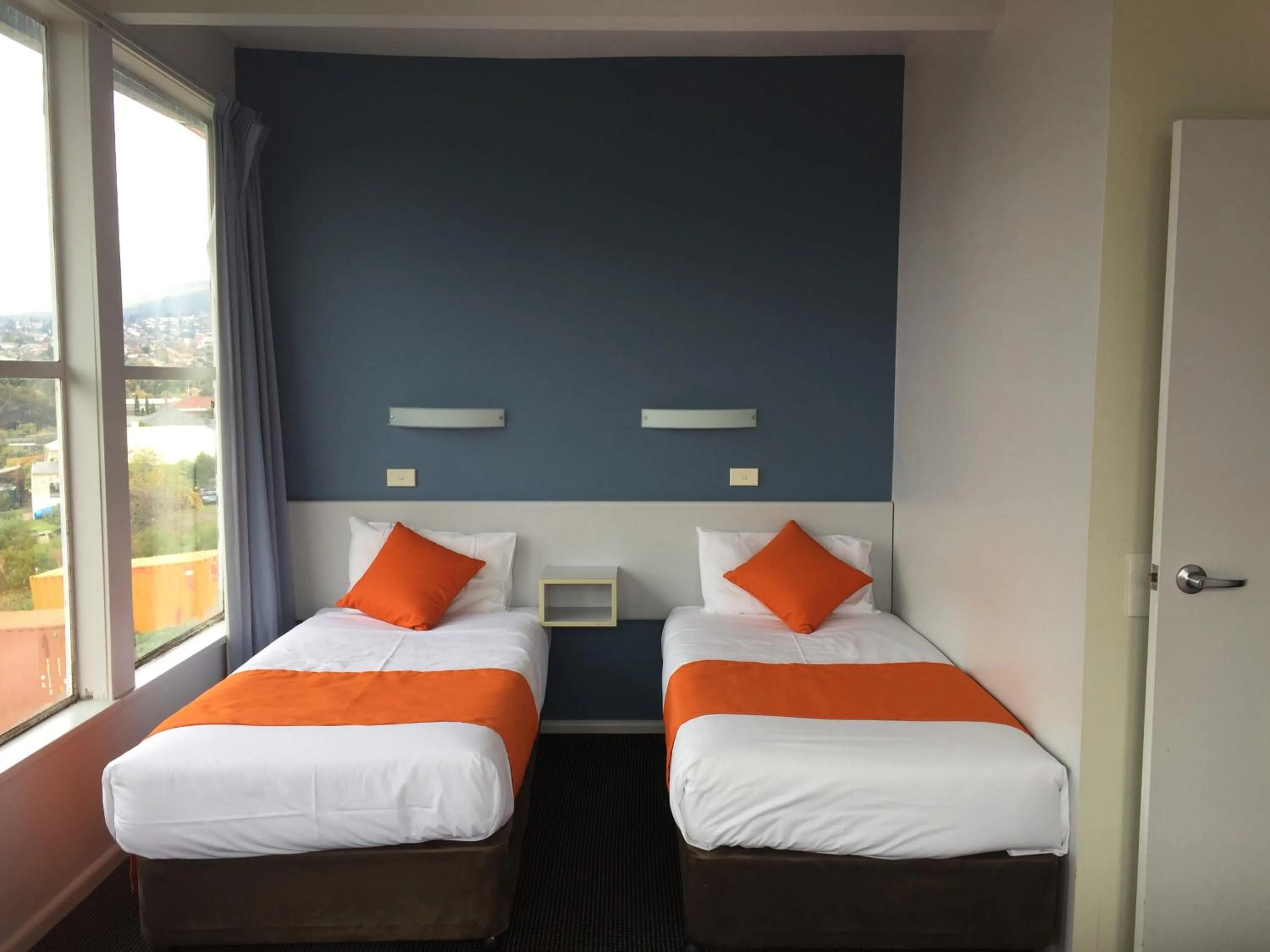 Bedroom, Bed in Waterfront Lodge Motel