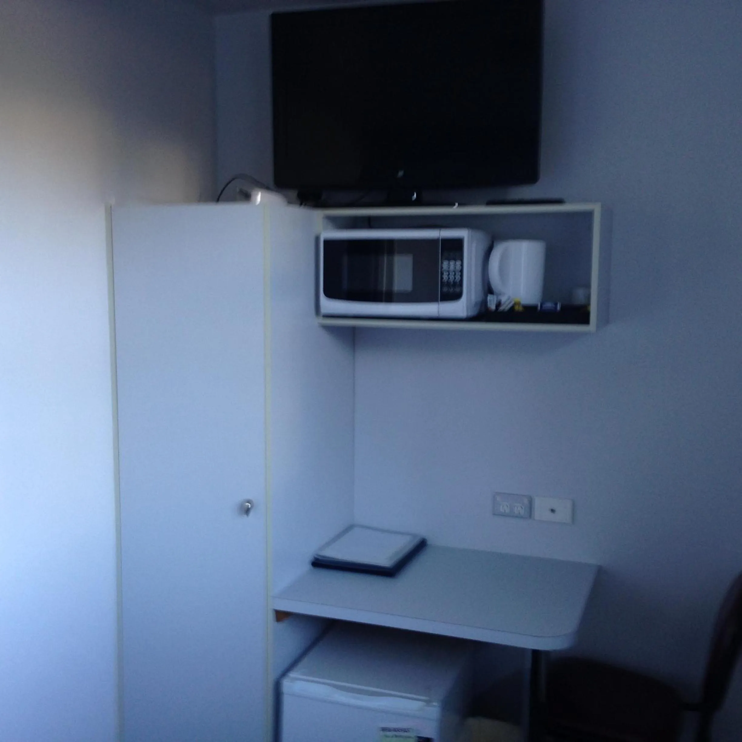 TV and multimedia in Waterfront Lodge Motel