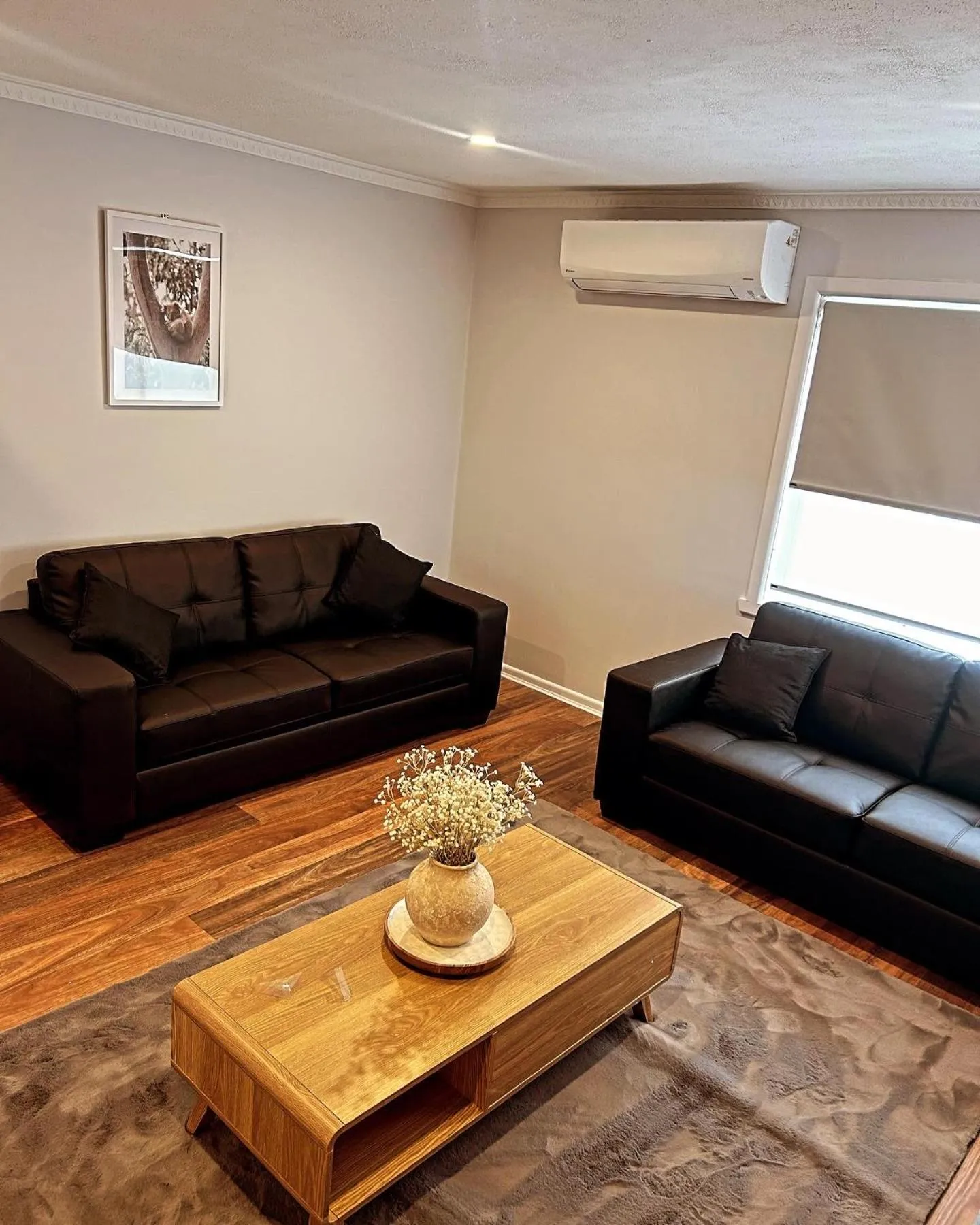 Living room in Waterfront Lodge Motel