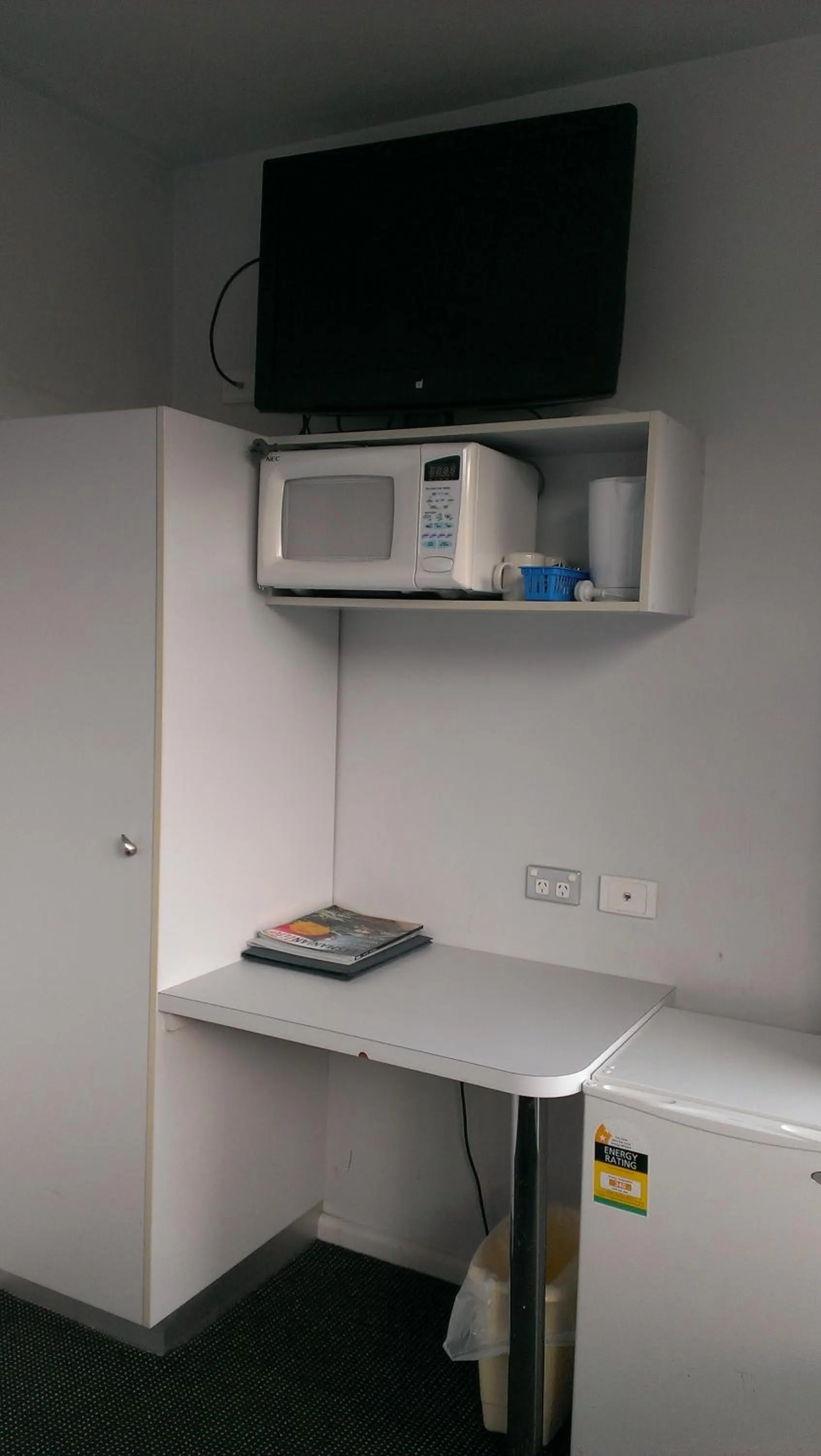 Kitchen or kitchenette in Waterfront Lodge Motel