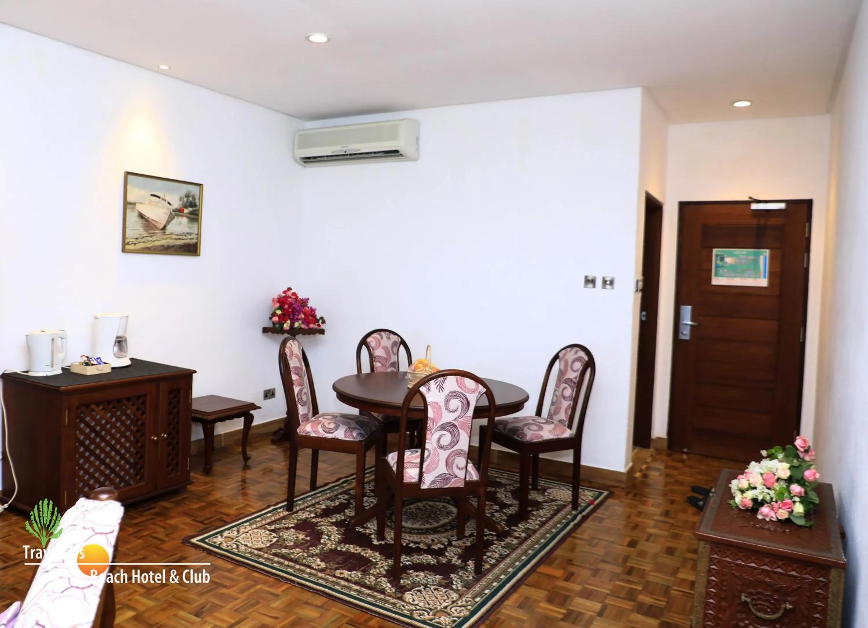 Living room in Travellers Beach Hotel & SPA