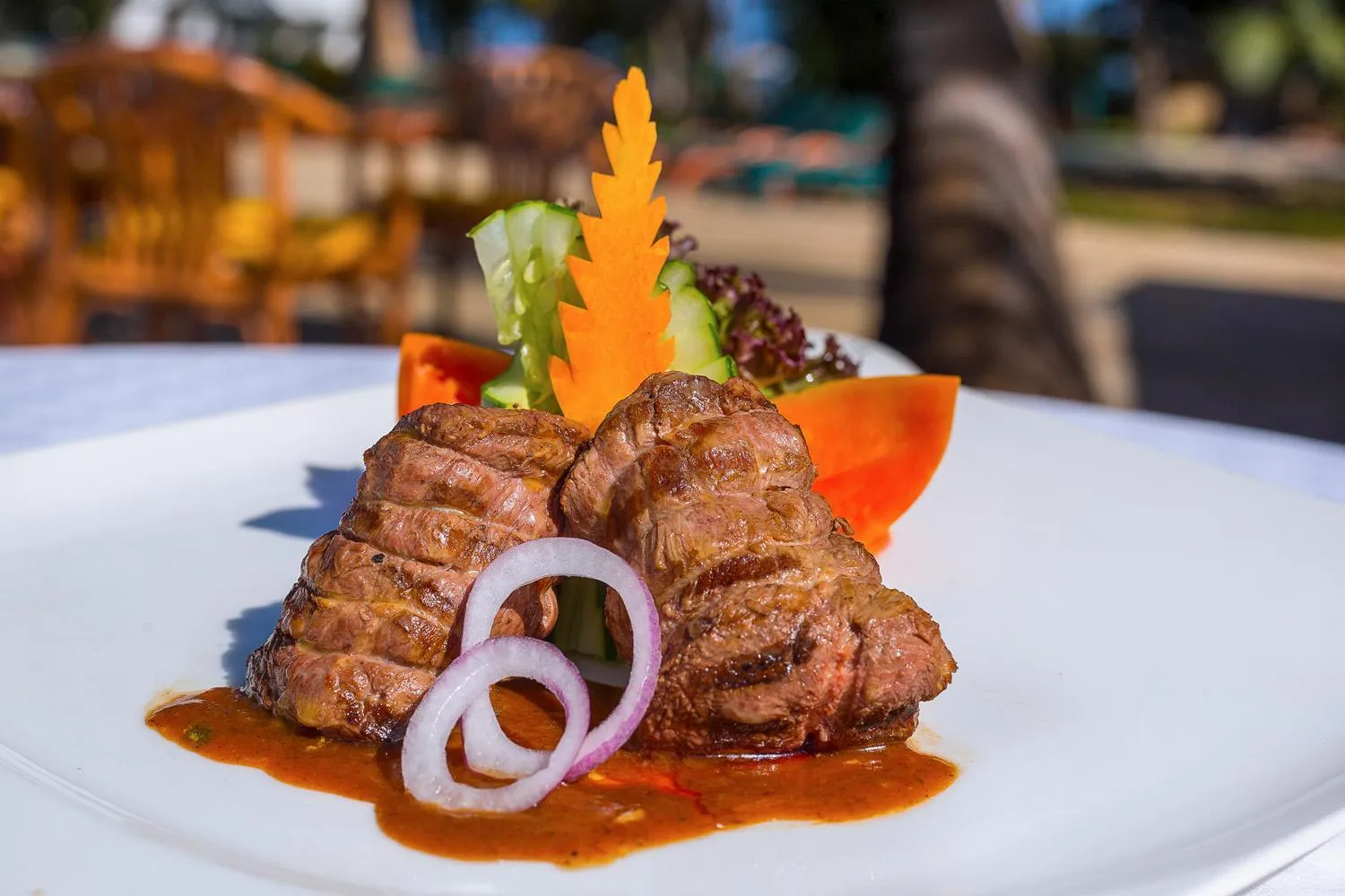 Restaurant/places to eat in Travellers Beach Hotel & SPA