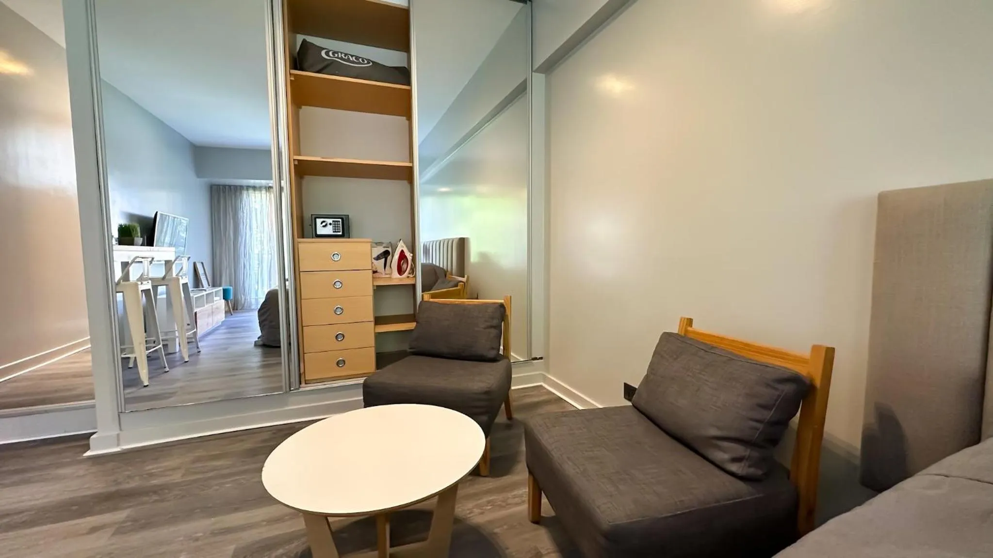 Living room, Bed in Soho Rentals