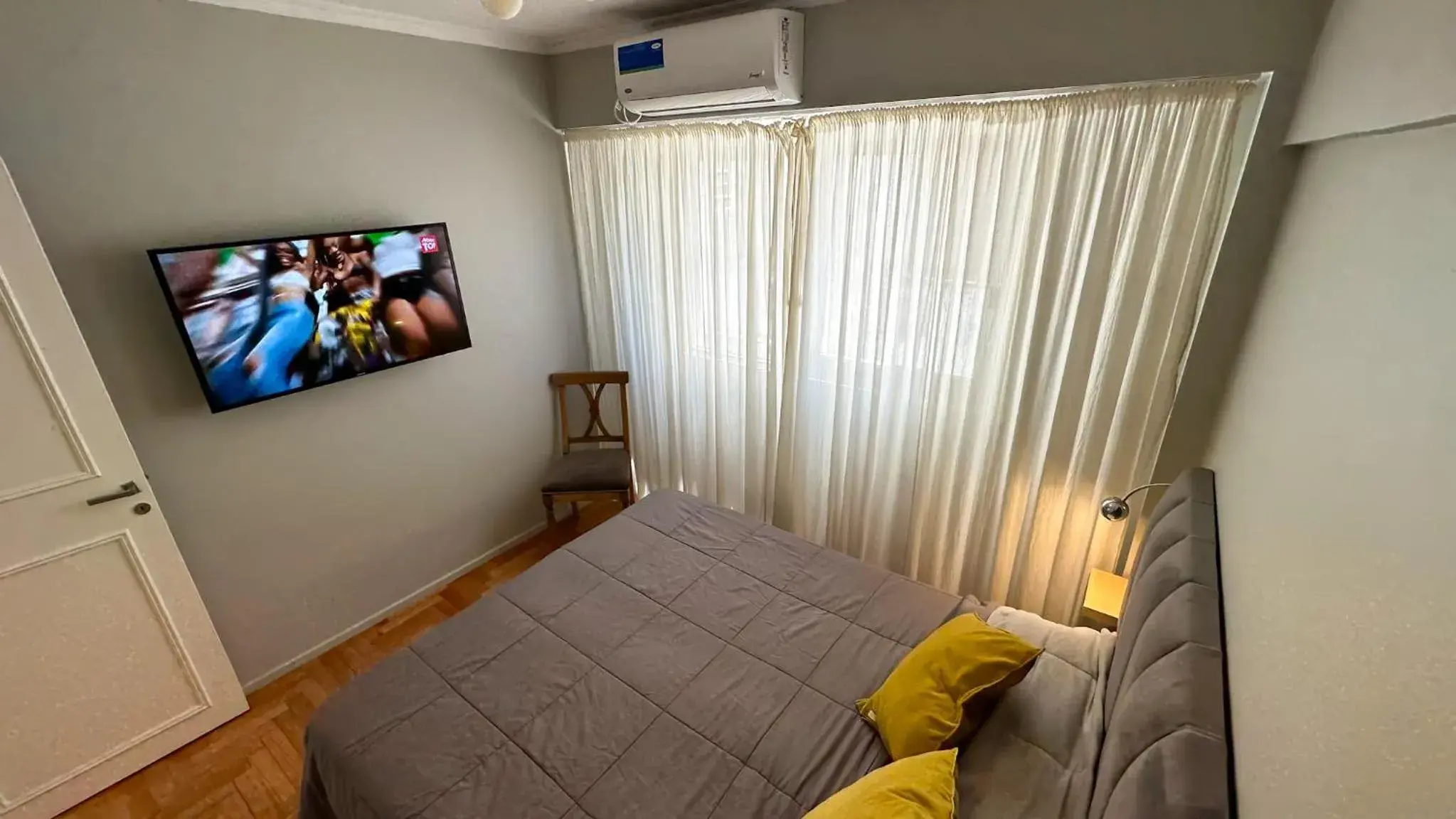 One-Bedroom Apartment in Soho Rentals One-Bedroom Apartment in Soho Rentals