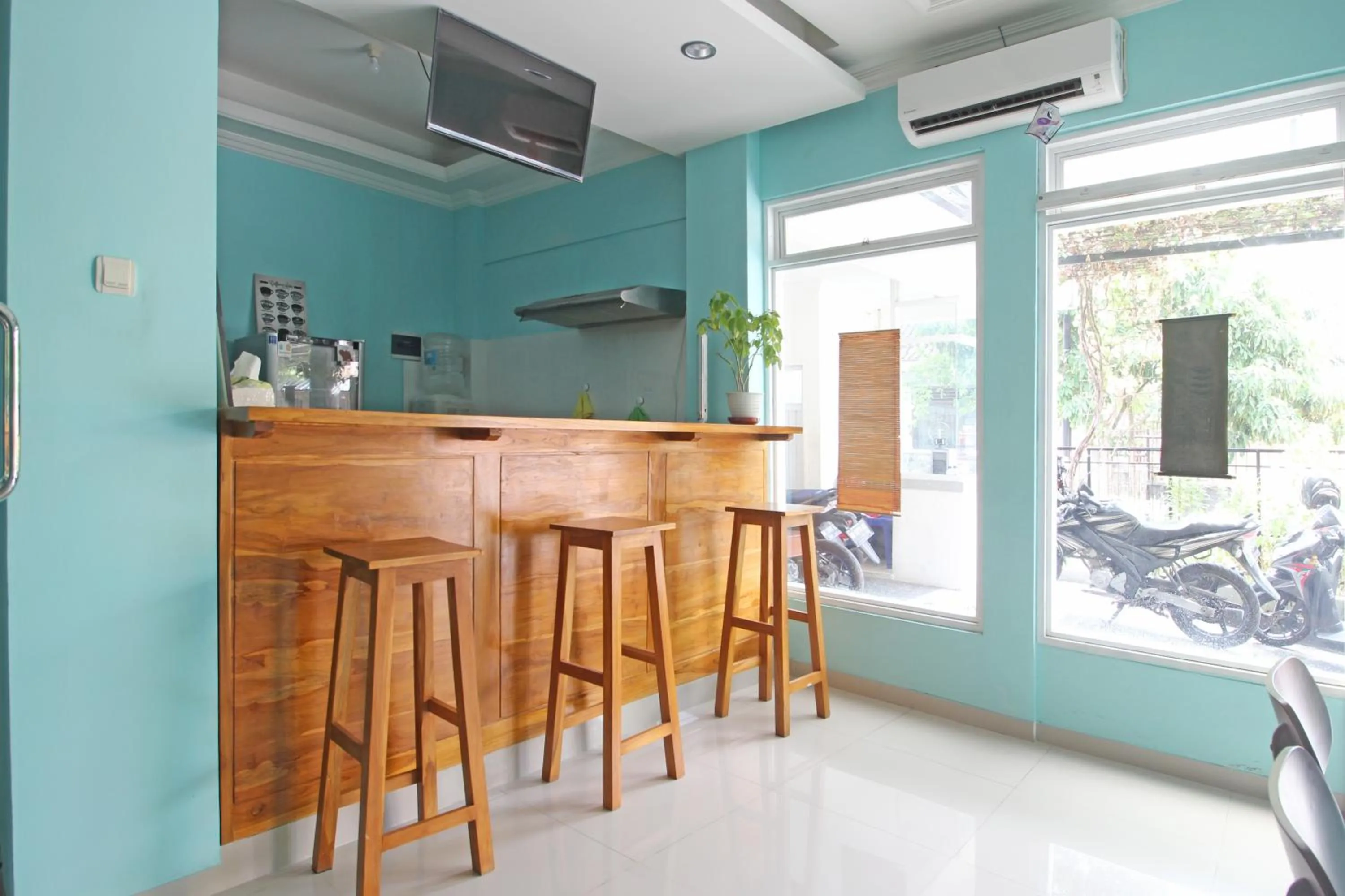 Area and facilities in RedDoorz near Solo Balapan Station