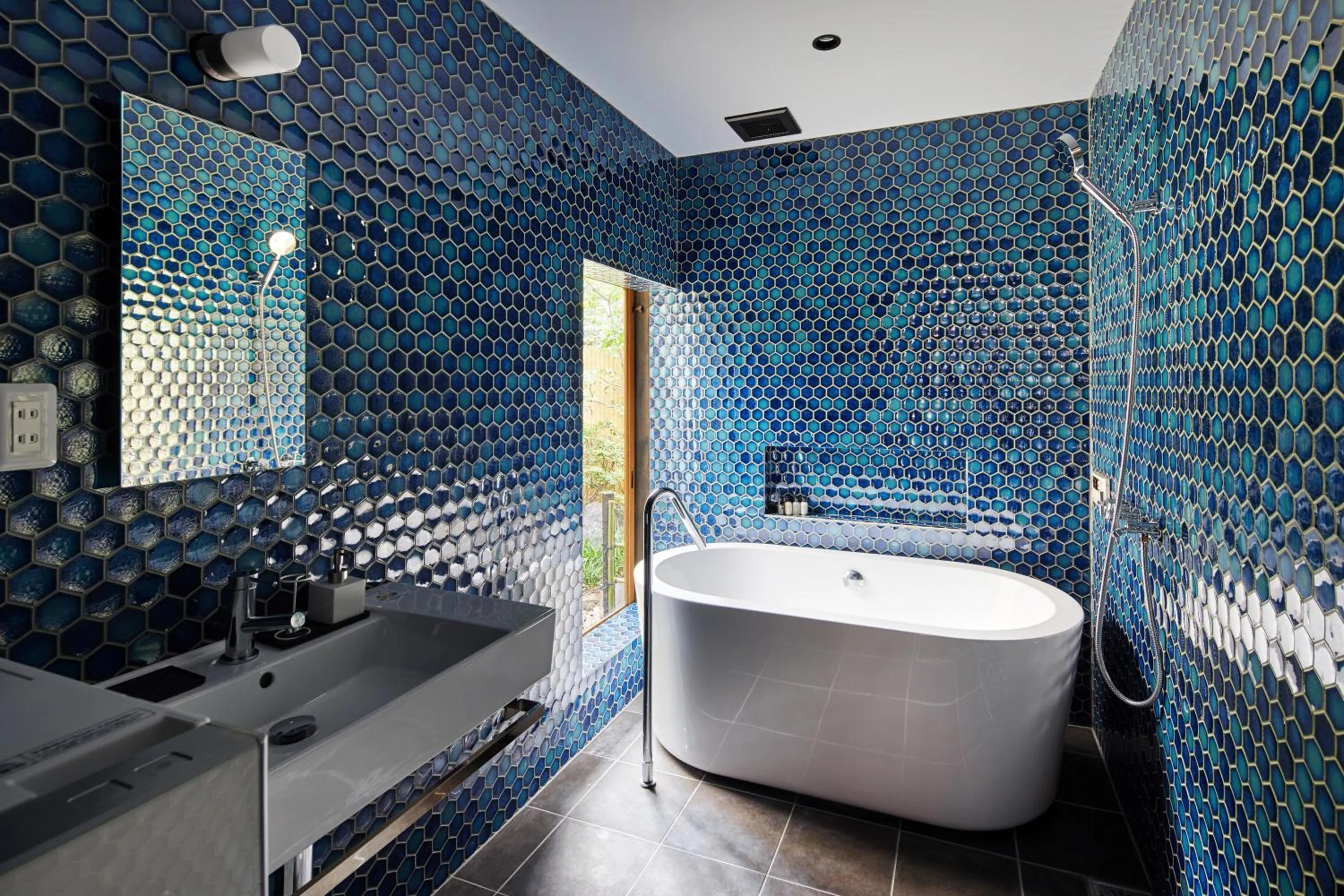 Shower in Miro Shijo Kawaramachi Tei