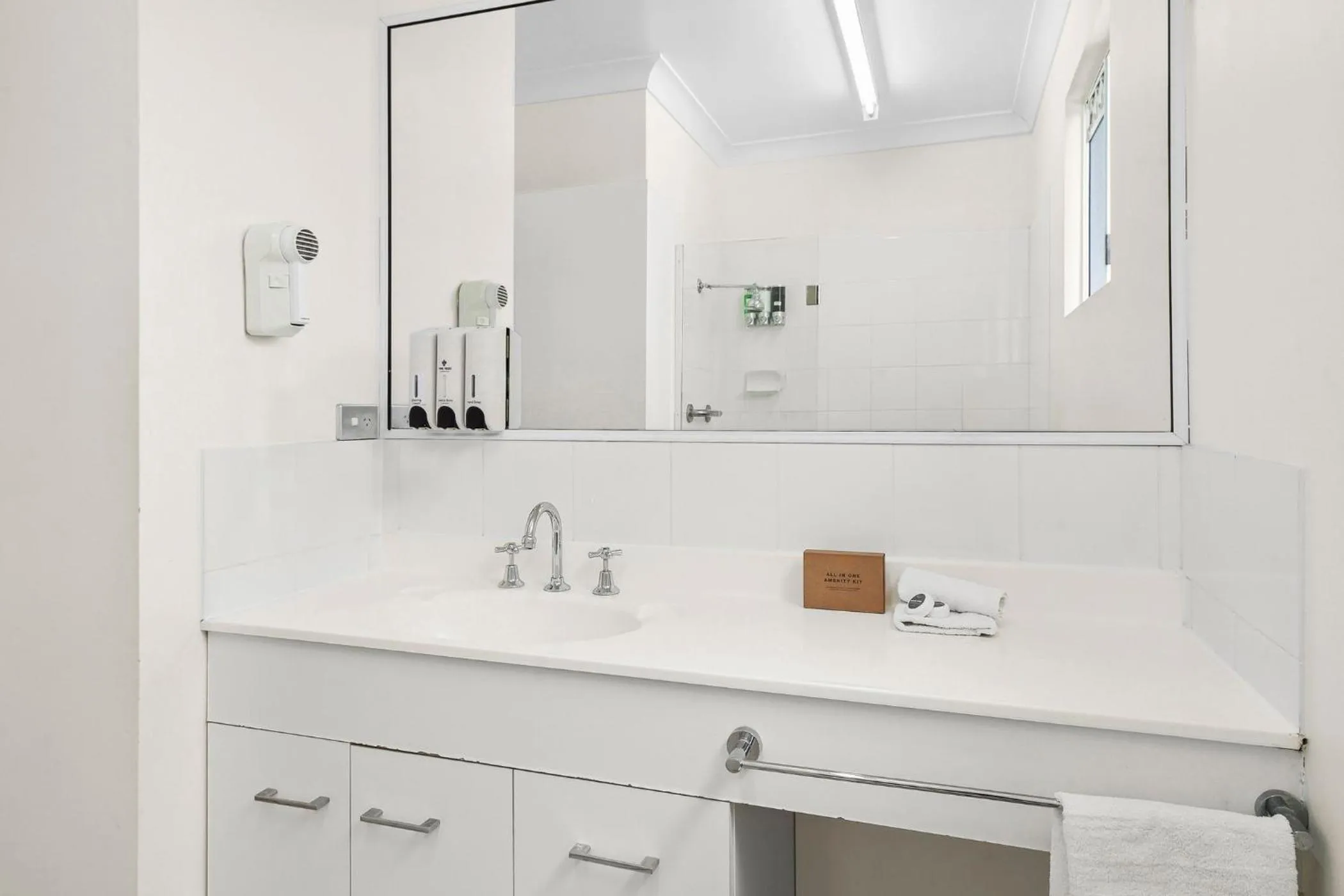 Bathroom in Park Regis Anchorage