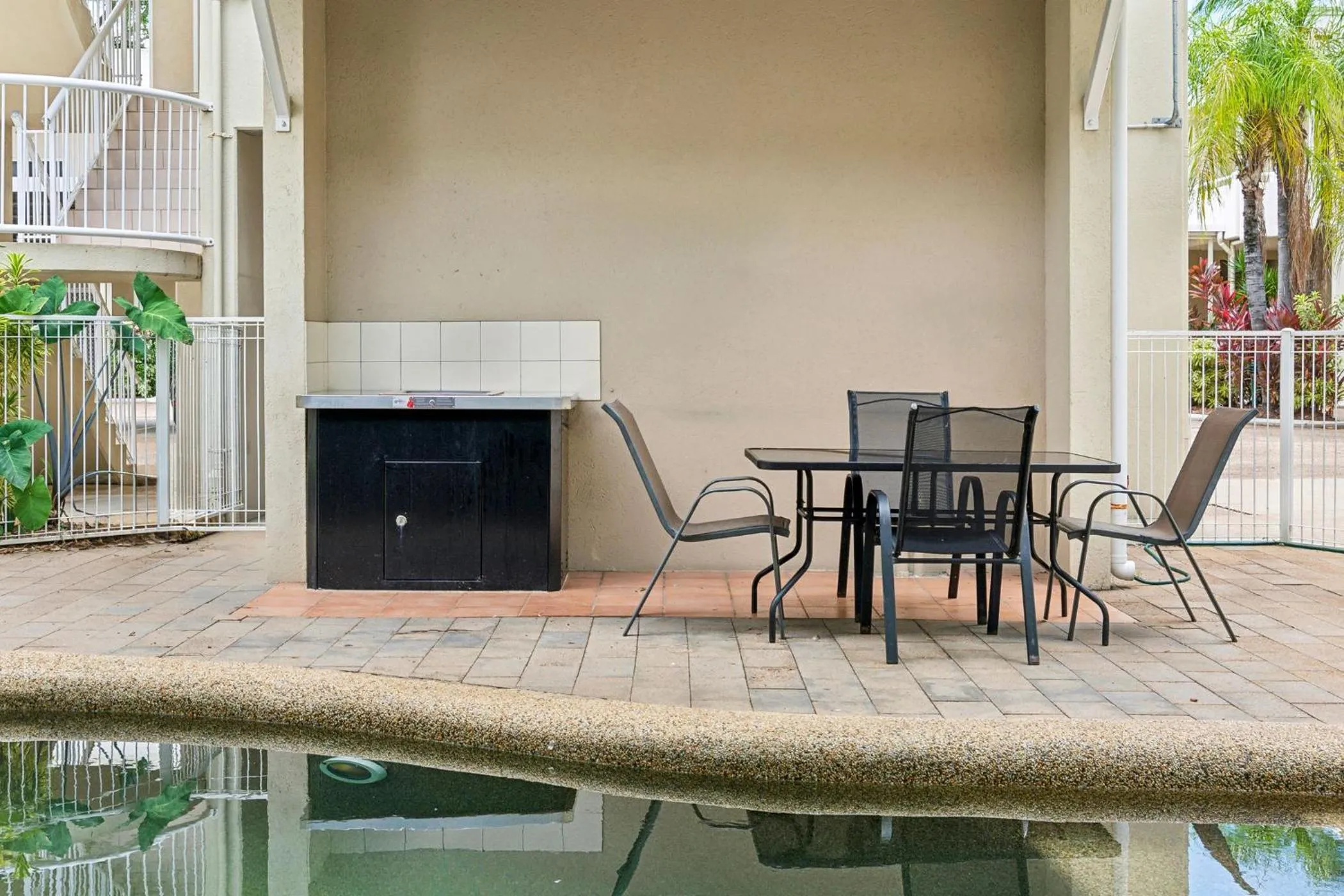 Swimming pool in Park Regis Anchorage