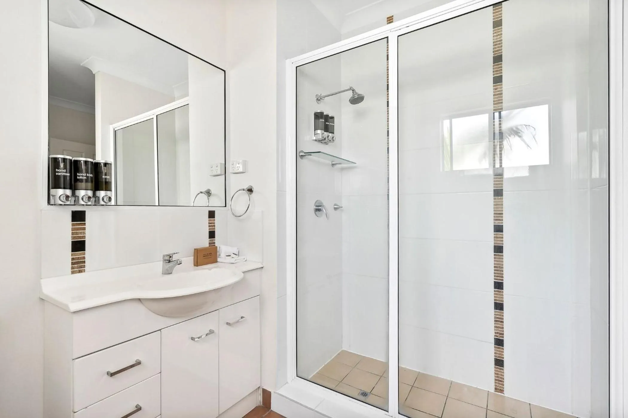 Bathroom in Park Regis Anchorage