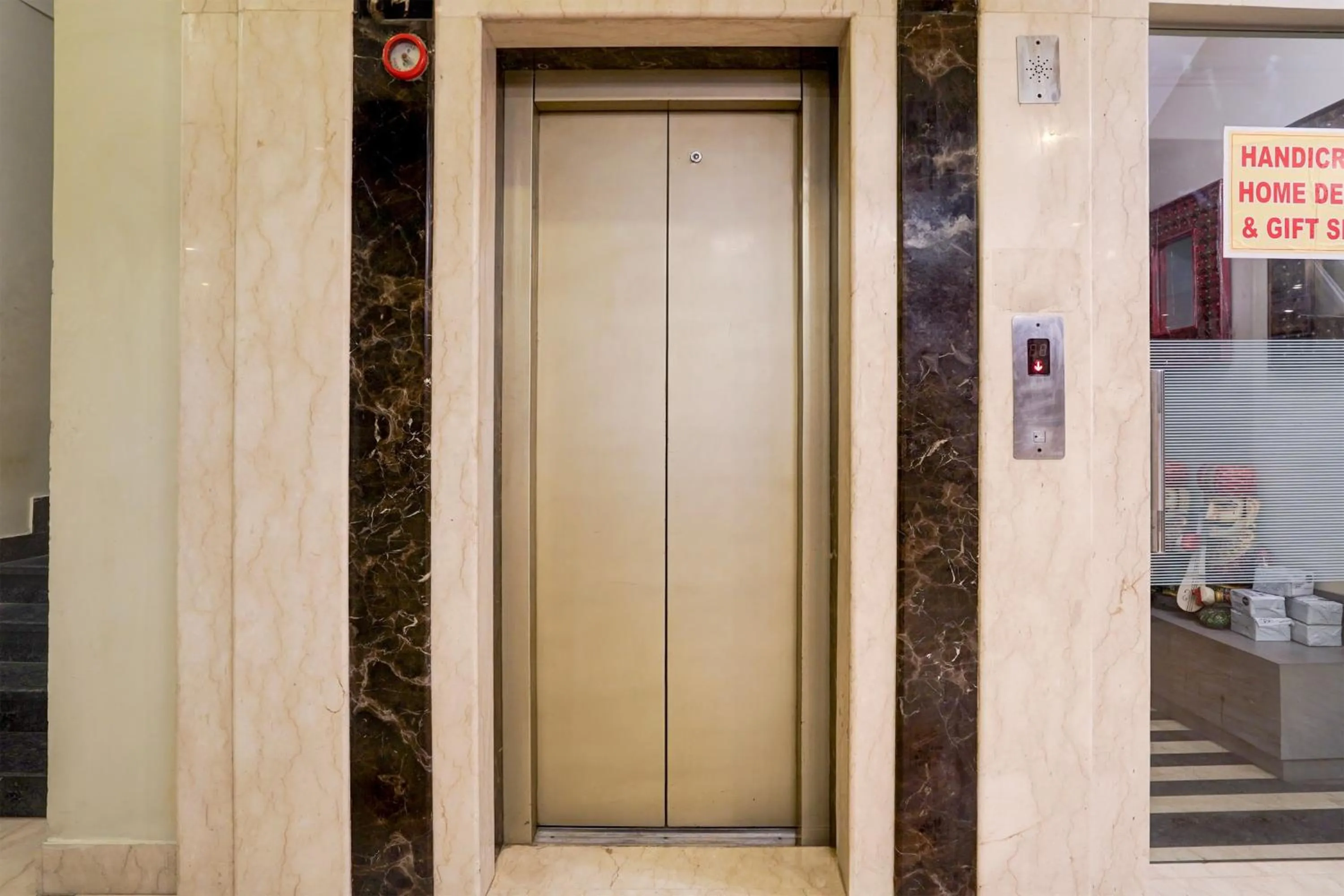 Lobby or reception in Super Townhouse Bani Park Formerly Aroma Residency