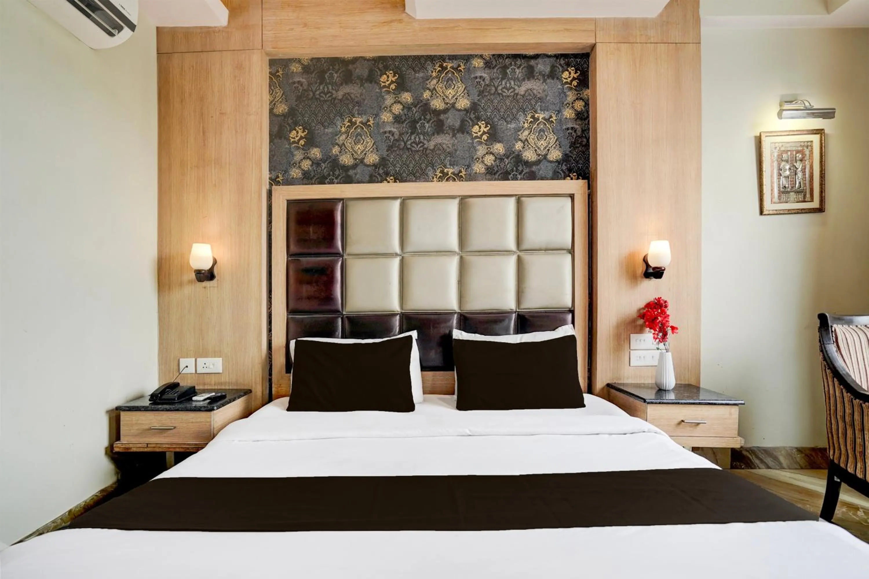 Bedroom, Bed in Super Townhouse Bani Park Formerly Aroma Residency