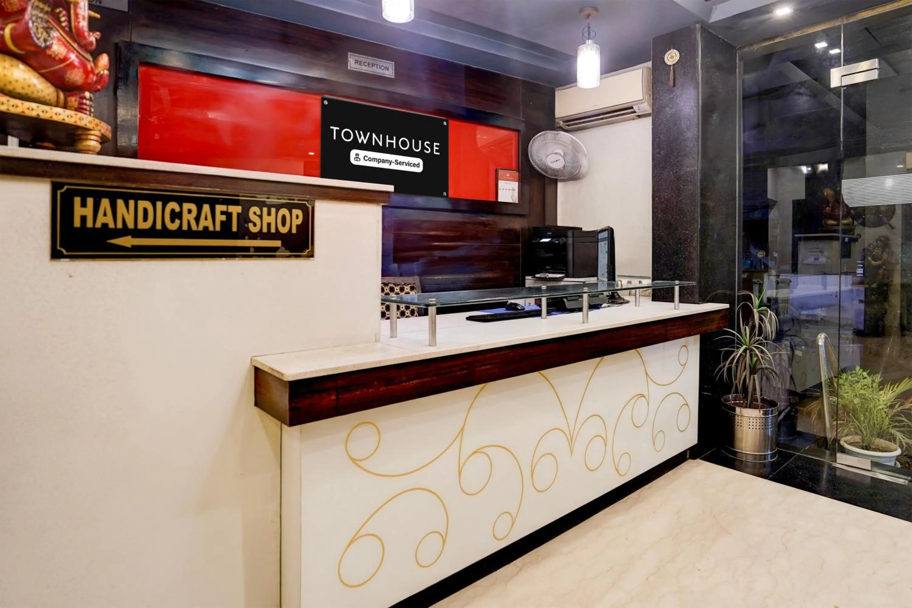 Lobby or reception in Super Townhouse Bani Park Formerly Aroma Residency