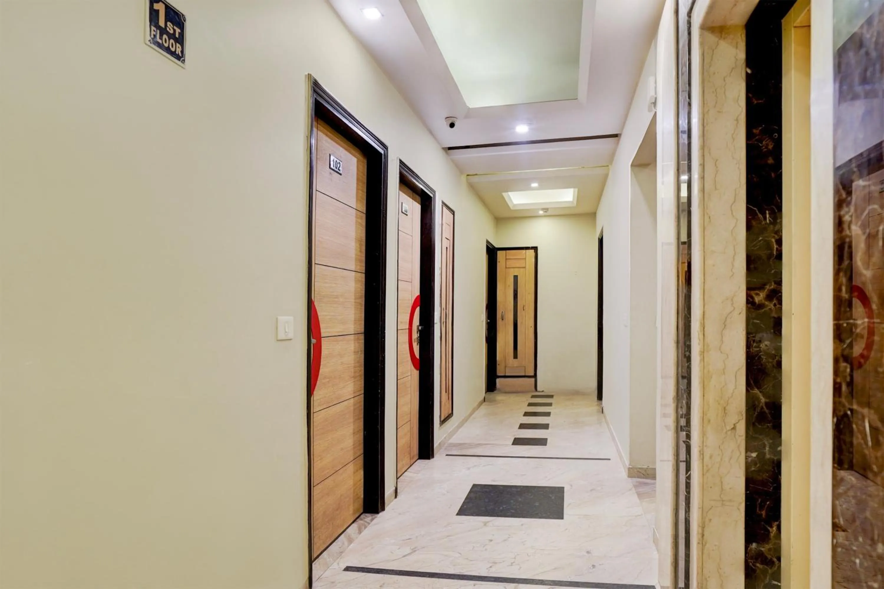 Lobby or reception in Super Townhouse Bani Park Formerly Aroma Residency