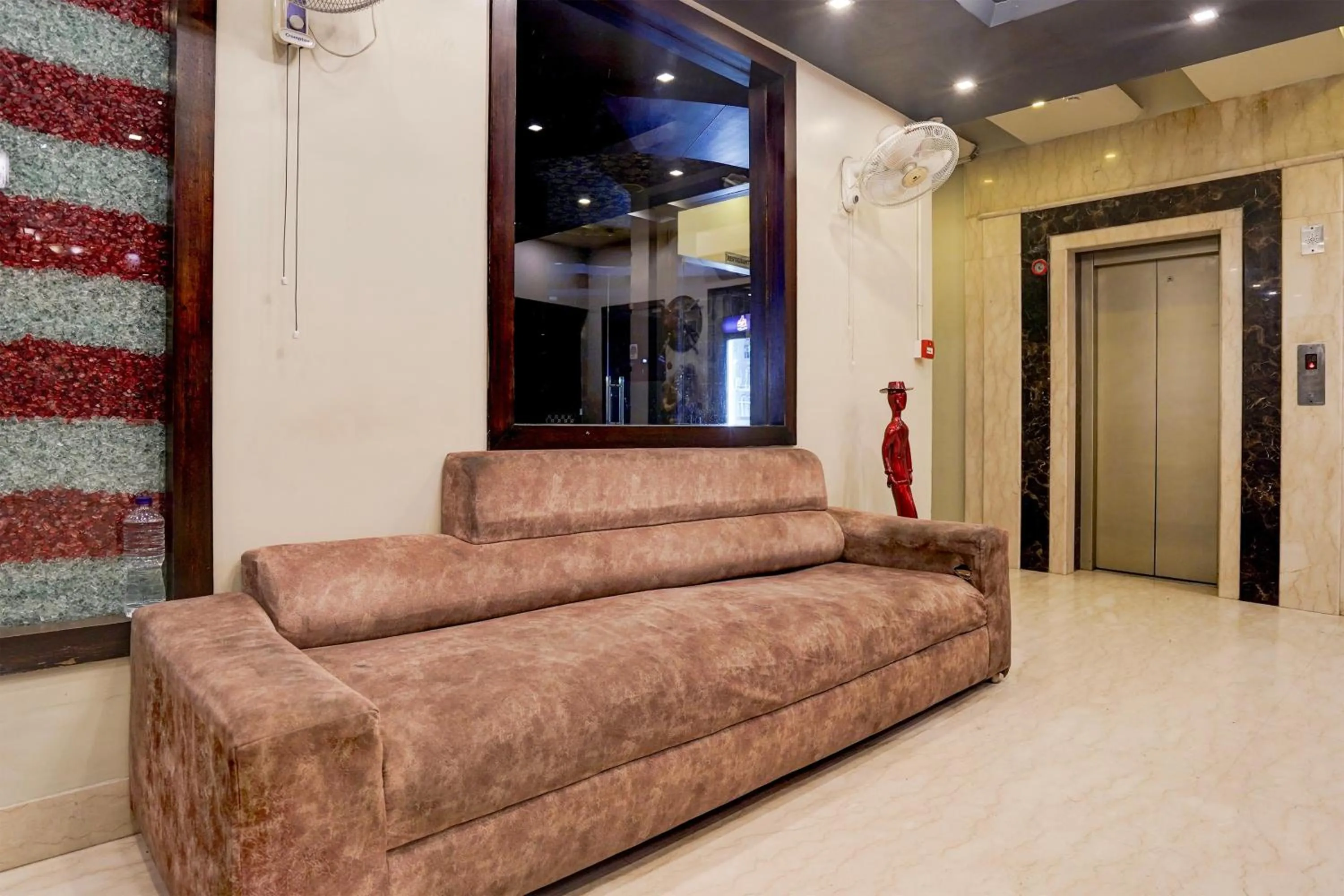 Lobby or reception in Super Townhouse Bani Park Formerly Aroma Residency