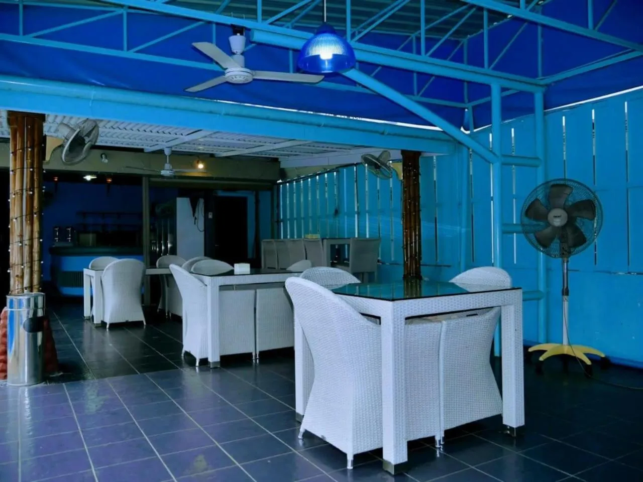 Restaurant/places to eat in Marine paradise Encore