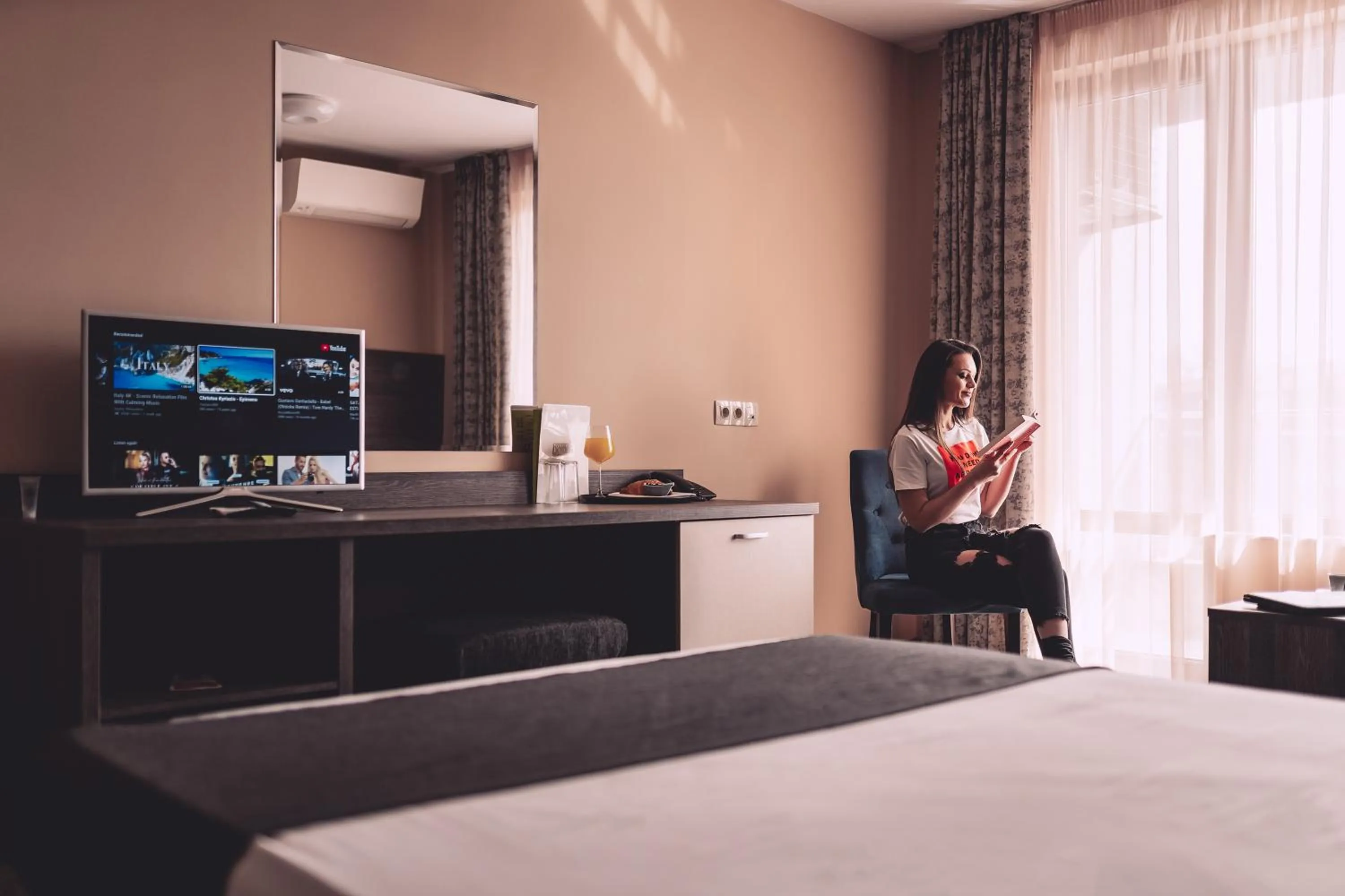 Guests, Bed in Plaza Hotel Plovdiv - Free Parking