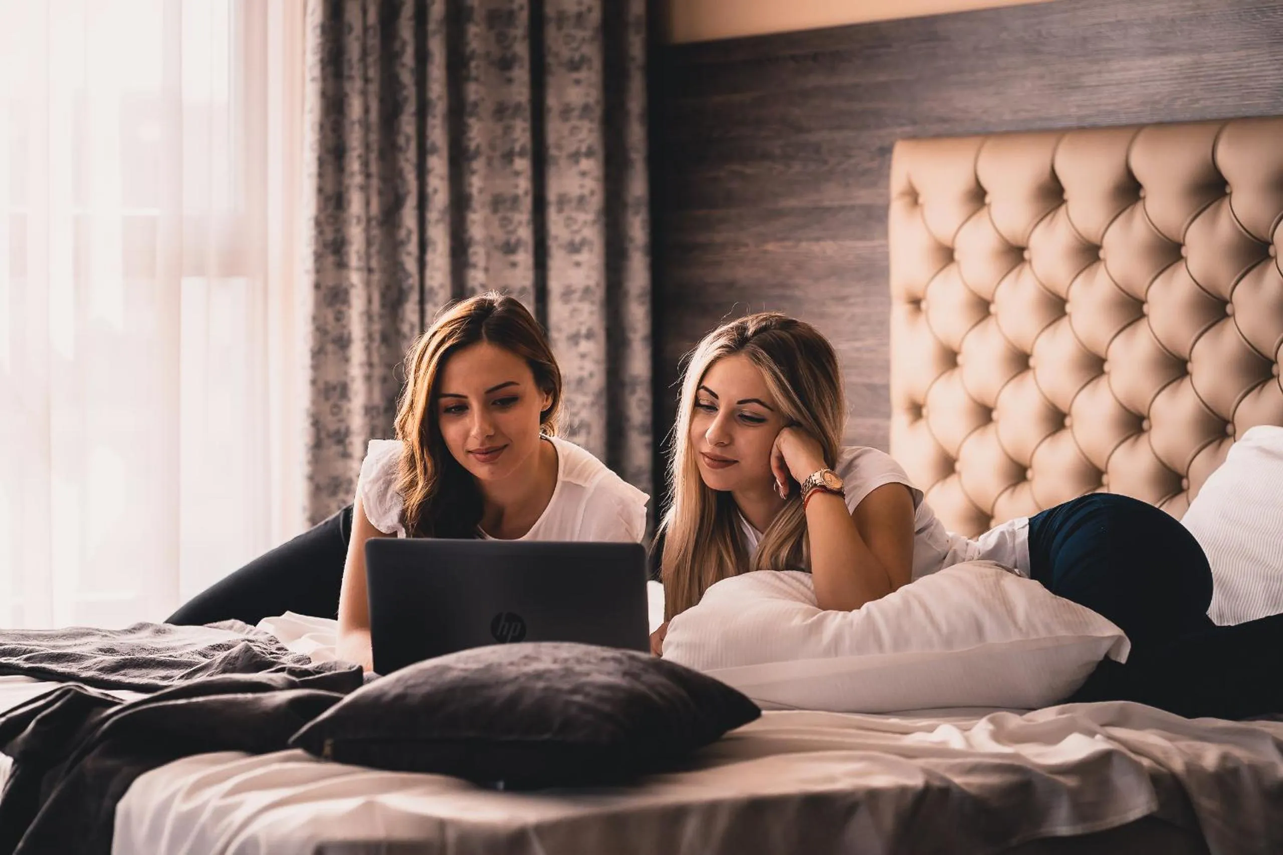 Guests, Bed in Plaza Hotel Plovdiv - Free Parking